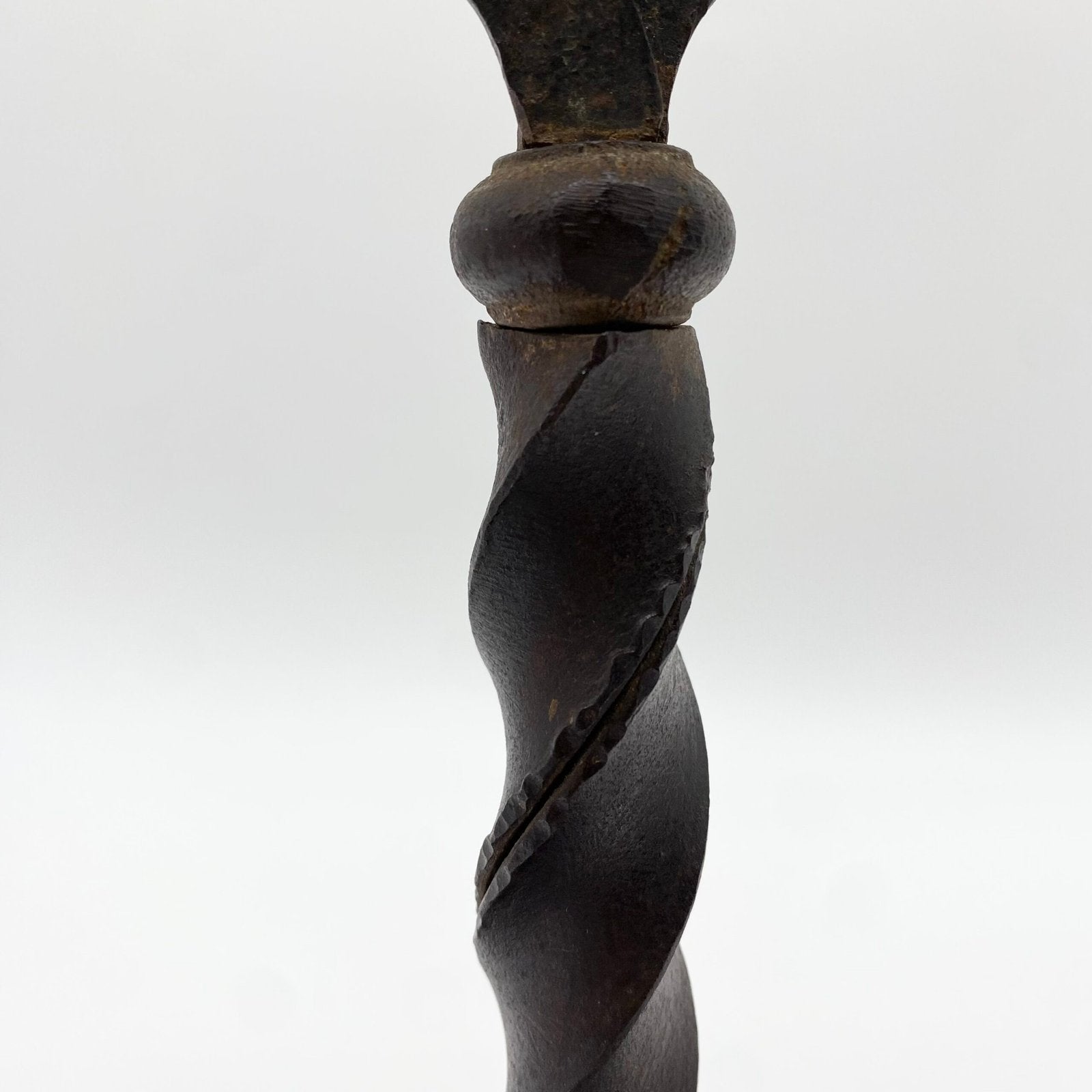 CHANDELIER "ASTRAL" / FER FORGÉ – TRAVAIL ARTISANAL