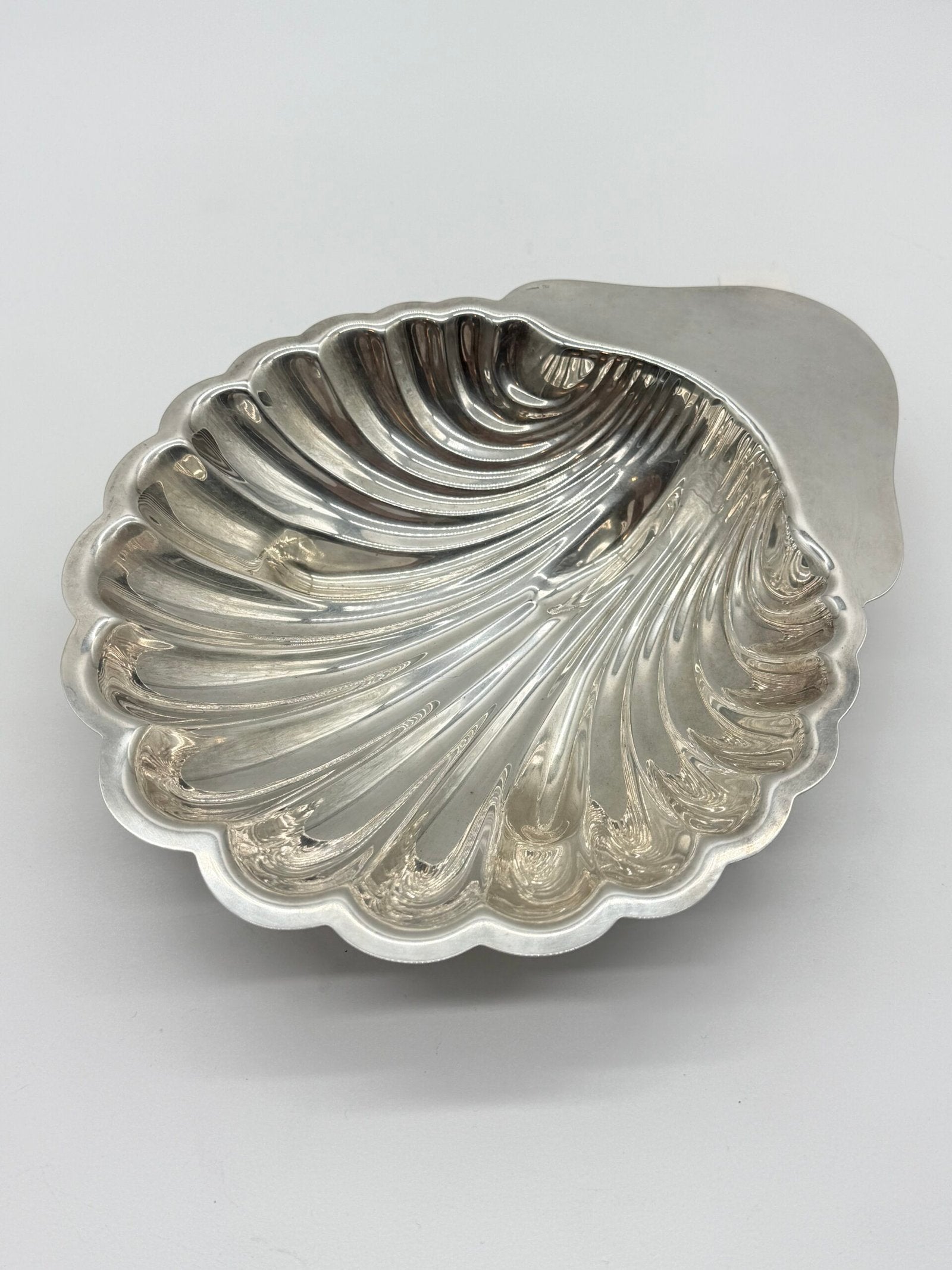 GRAND VIDE POCHE COQUILLAGE SIGNÉ "SAINT HILAIRE", 1950s