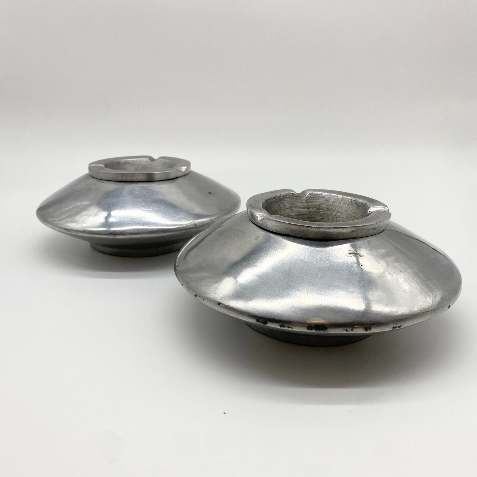 BIG CENDRIER "SPACE AGE" FONTE D’ALUMINIUM – 1980s