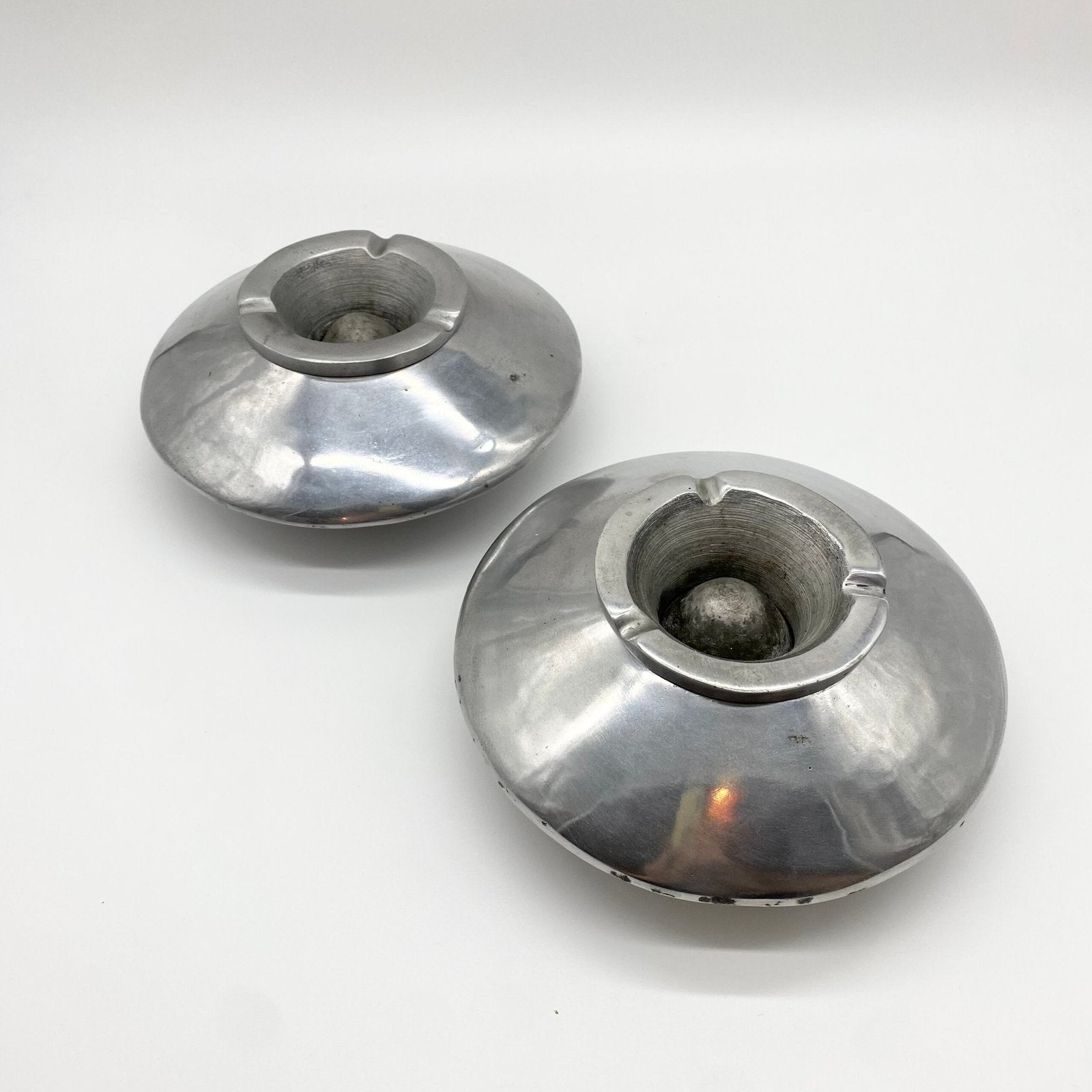 BIG CENDRIER "SPACE AGE" FONTE D’ALUMINIUM – 1980s