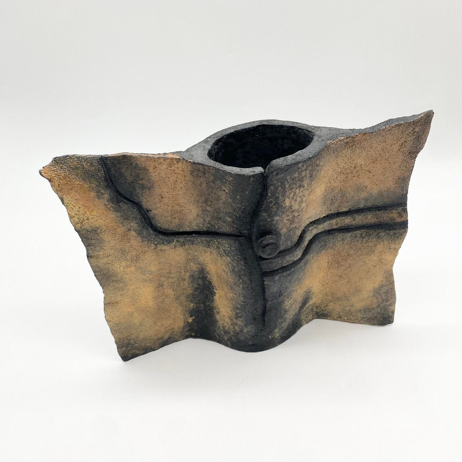 VASE RÉVERSIBLE "NOIR CHARBON" / BRUTALISTE