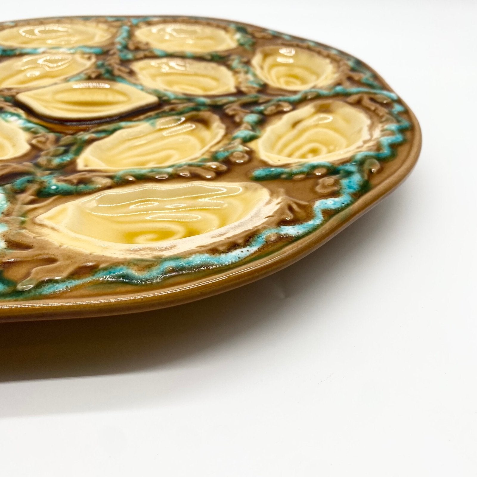 GRAND PLAT "BLUE & YELLOW" EN BARBOTINE - 1950s