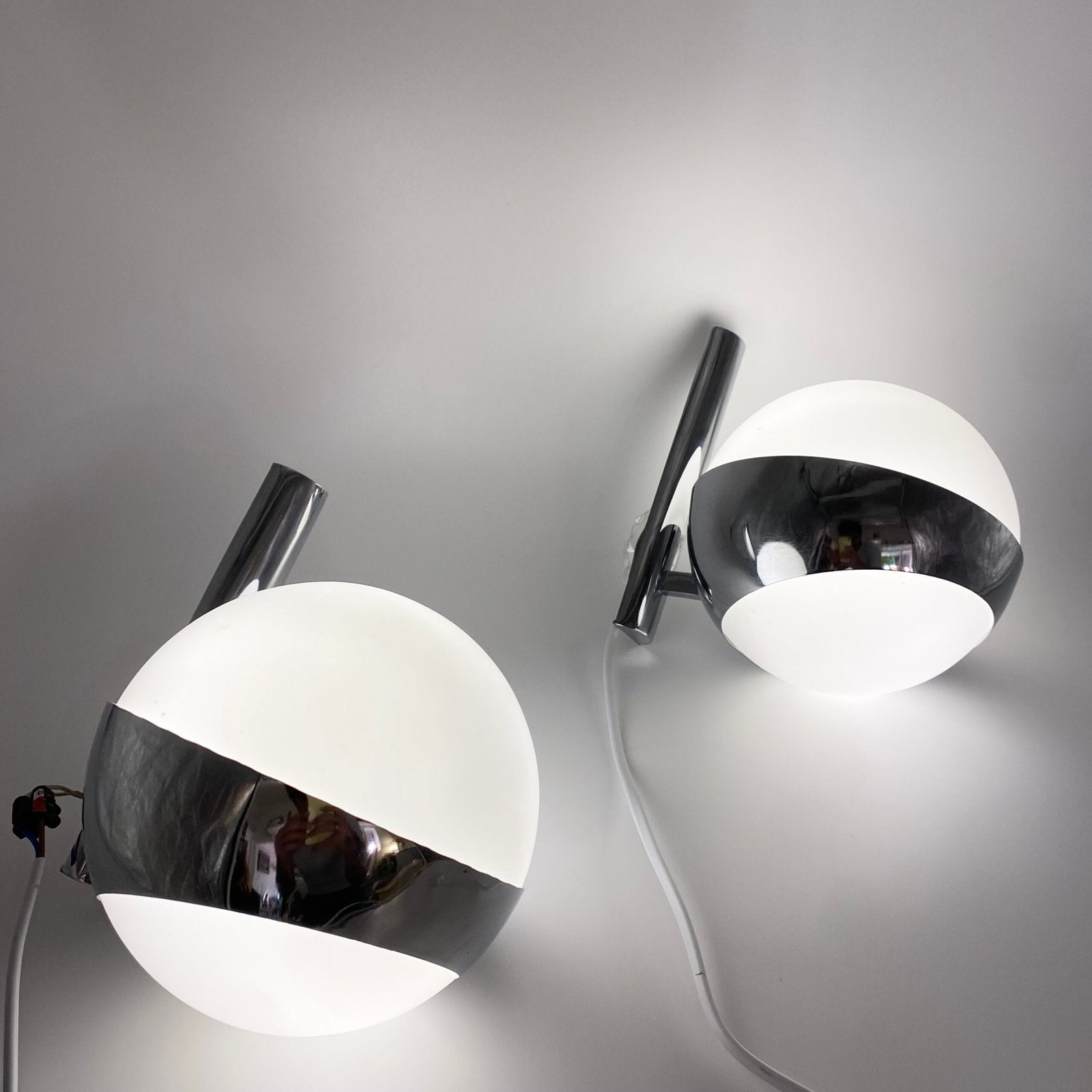 PAIRE D’APPLIQUES “SATELLITE” PAR LAMPERTI – ITALY, 1970s