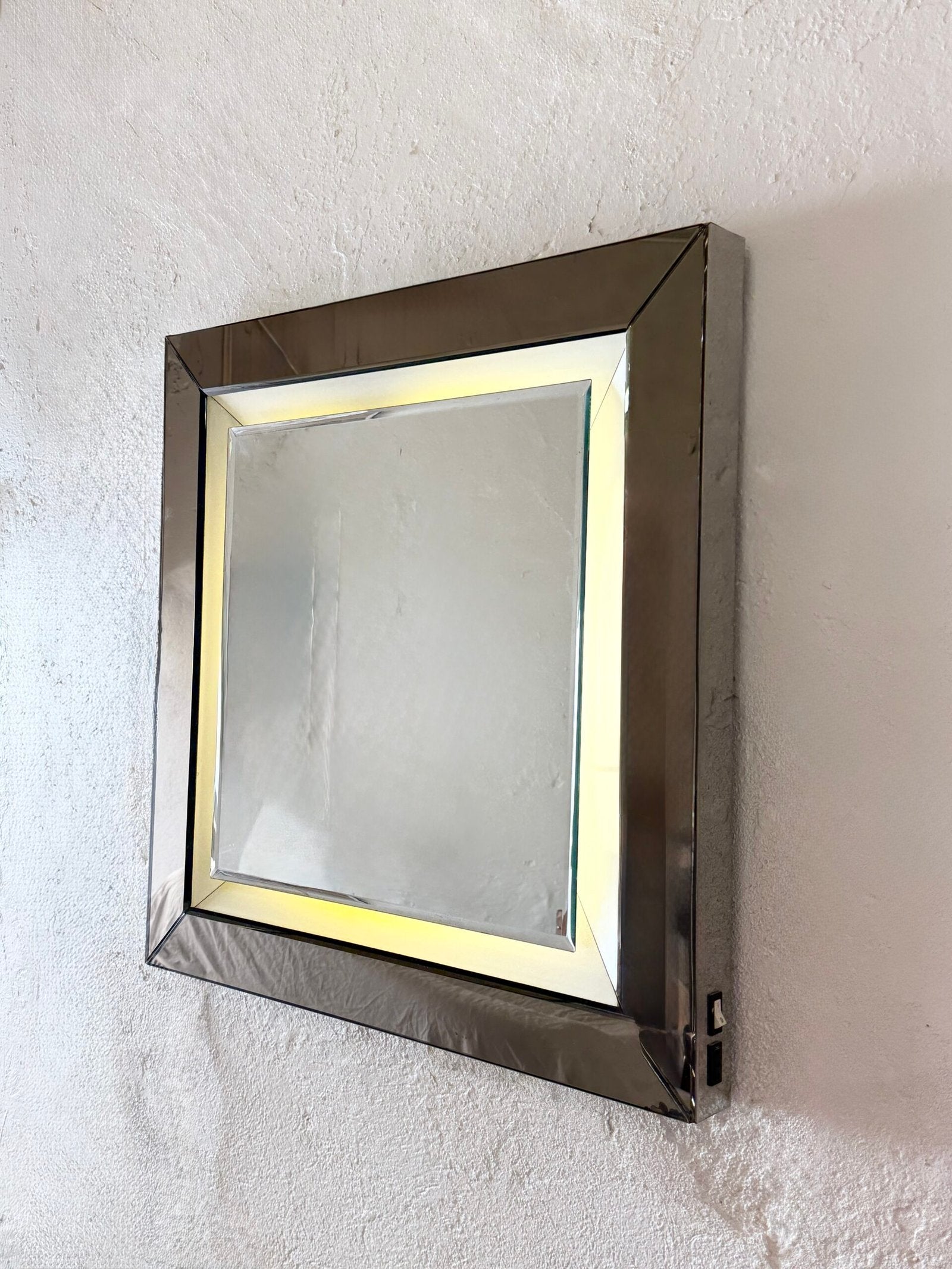 GRAND MIROIR, ÉCLAIRAGE INTÉGRÉ – ITALY, 1970s