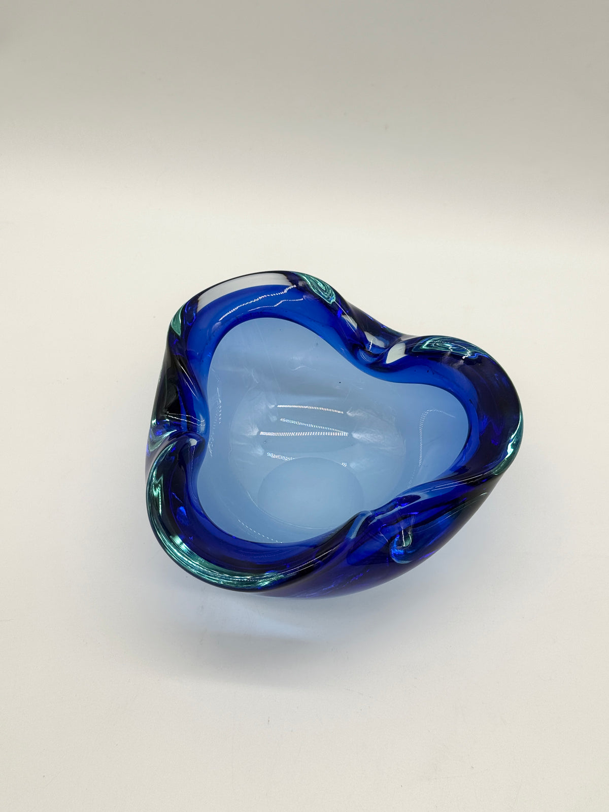 Grand cendrier "Azur" en verre Murano, Italie 1960s
