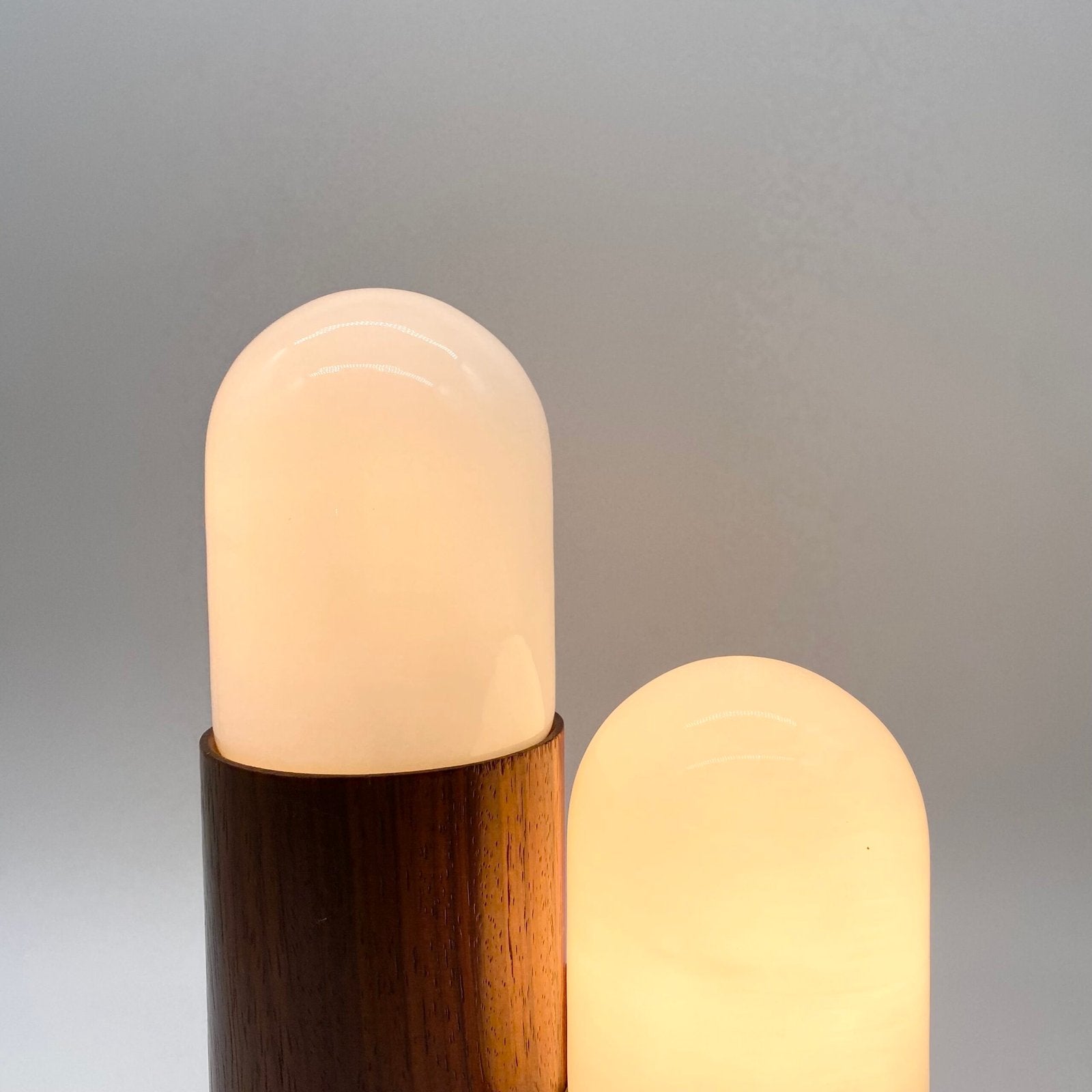 LAMPE “TWIN LIGHTS” / BOIS & VERRE — ITALY, 1970s