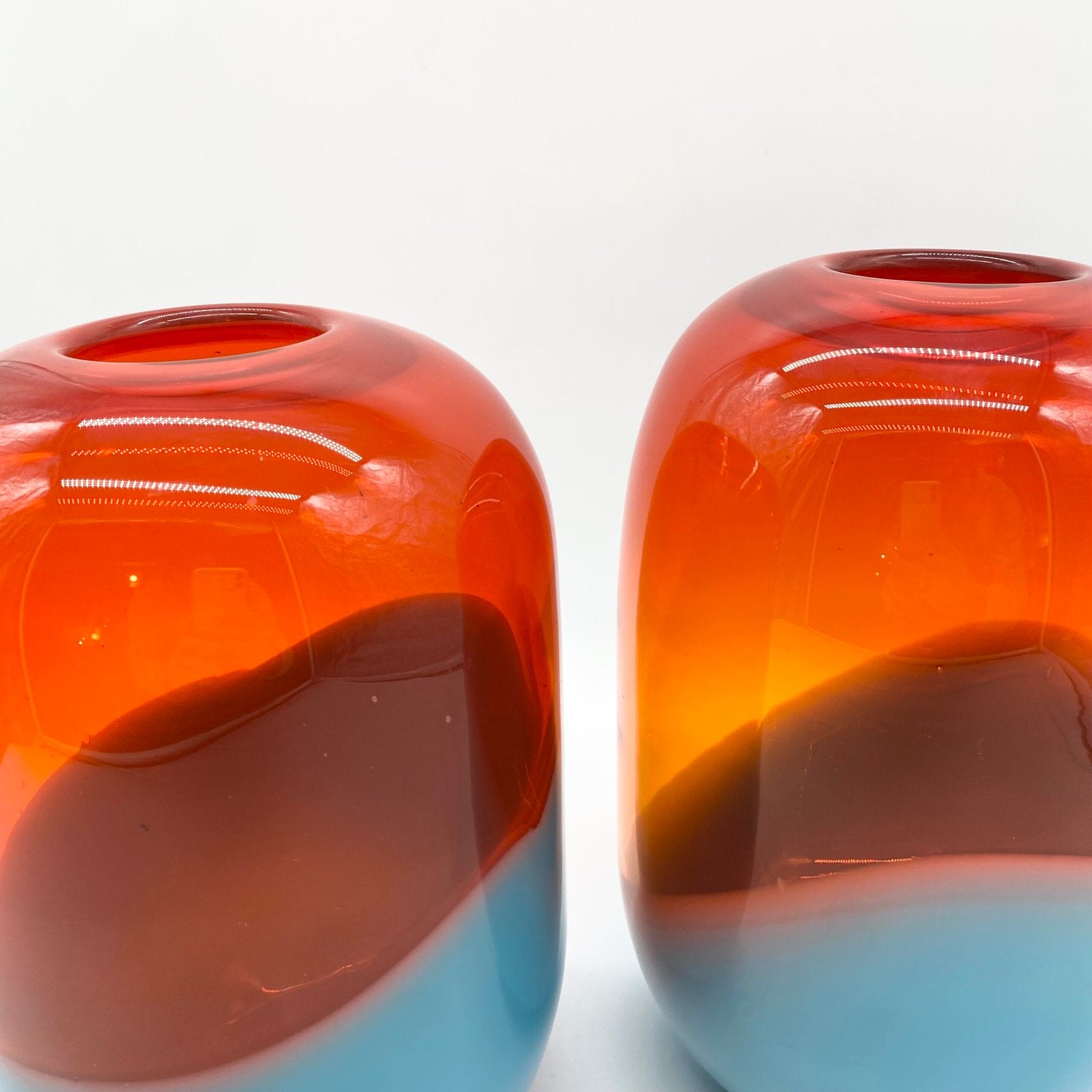 DUO DE GRANDS VASES "PILLS" VERRE SOUFFLÉ – SCANDINAVE, 1990s