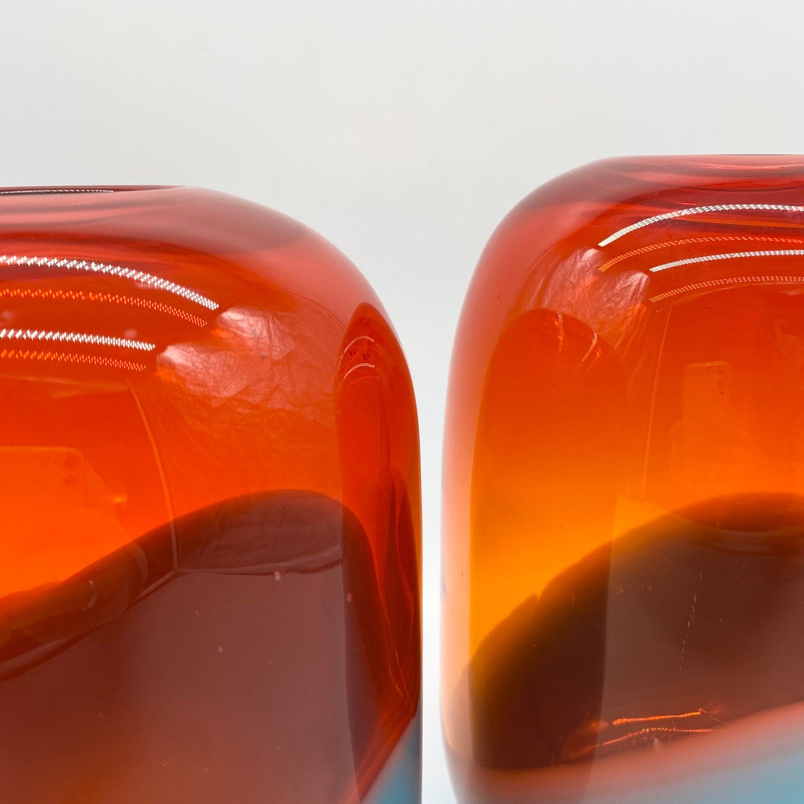 DUO DE GRANDS VASES "PILLS" VERRE SOUFFLÉ – SCANDINAVE, 1990s