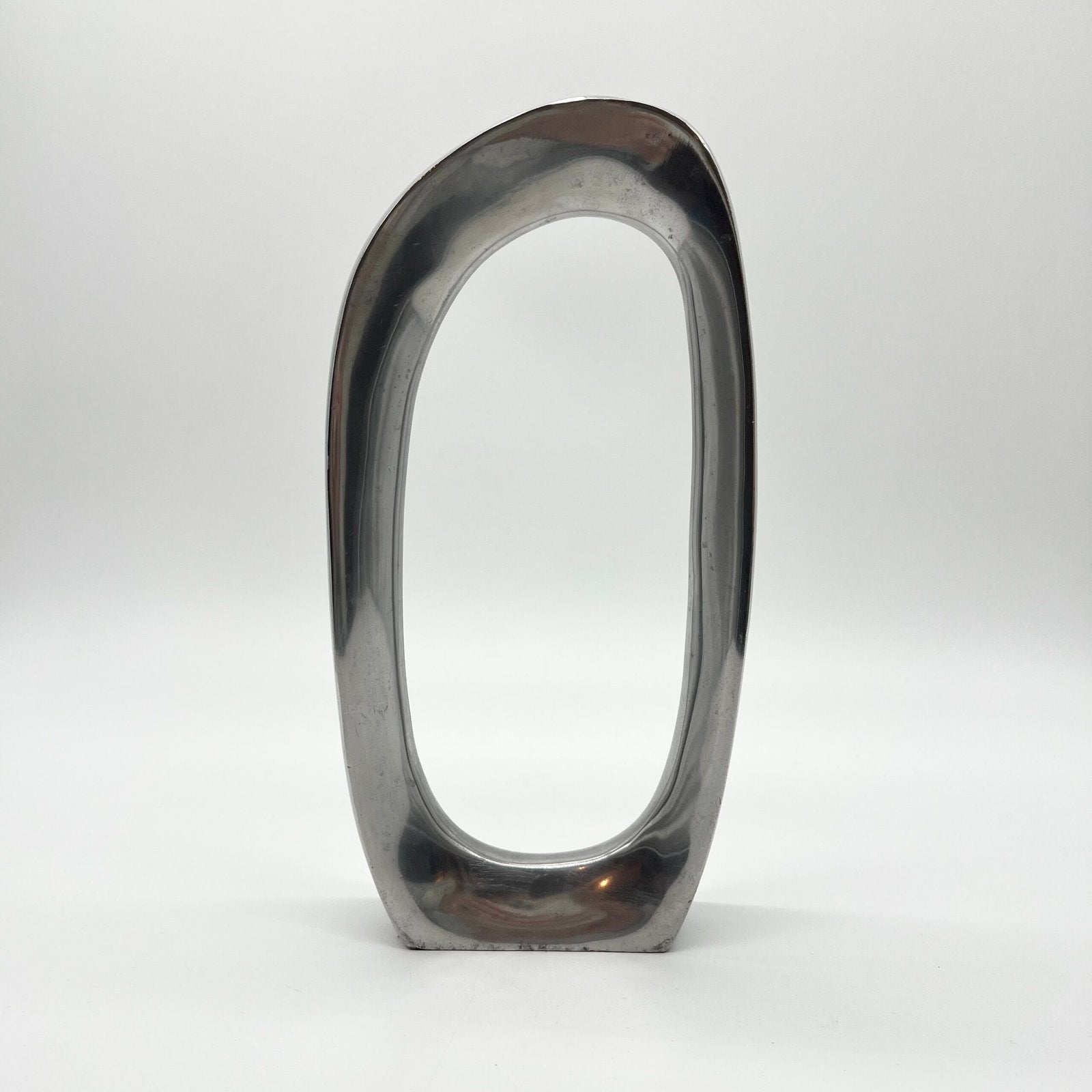 VASE SCULPTURAL FONTE D’ALUMINIUM, 1980s