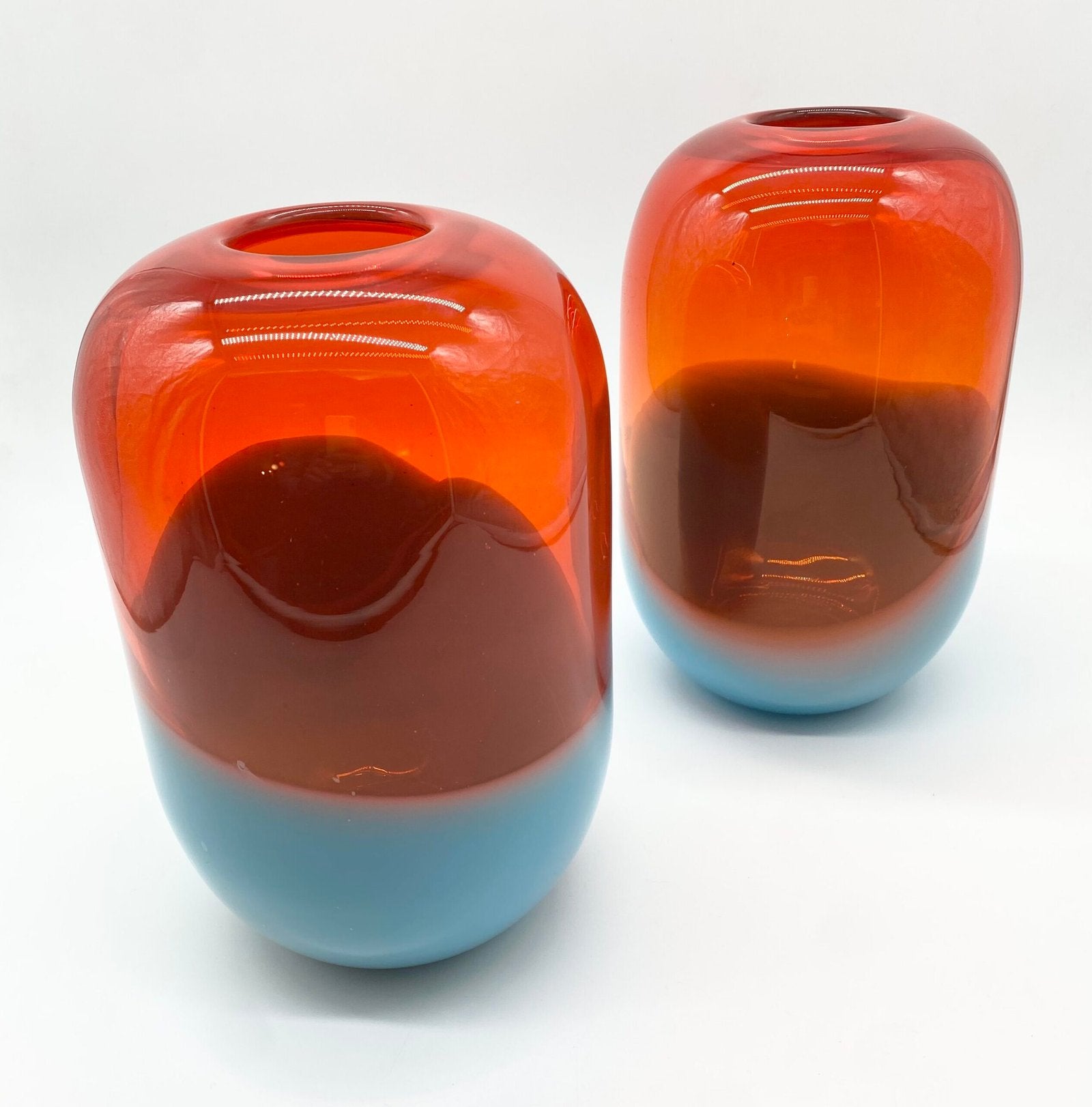 DUO DE GRANDS VASES "PILLS" VERRE SOUFFLÉ – SCANDINAVE, 1990s