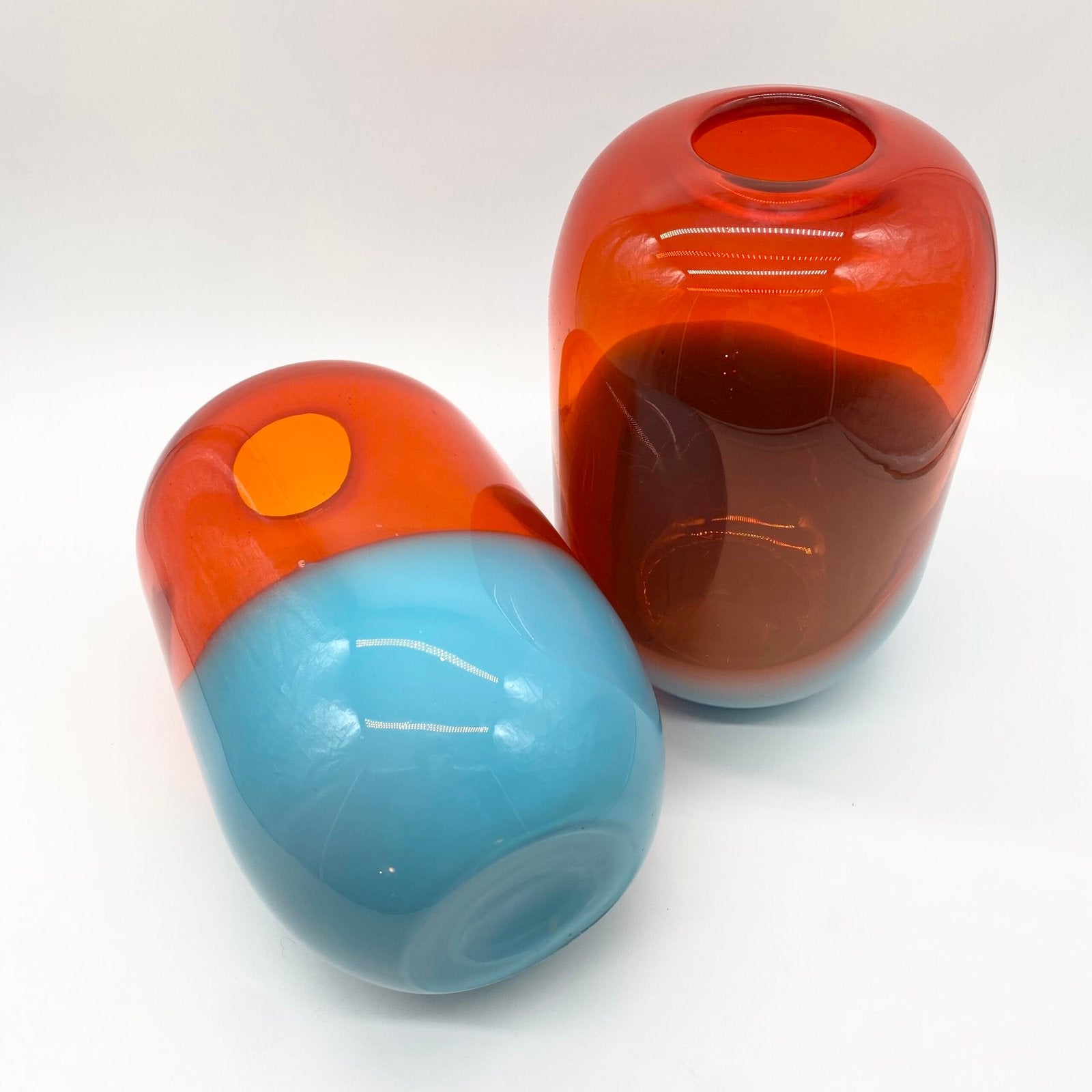 DUO DE GRANDS VASES "PILLS" VERRE SOUFFLÉ – SCANDINAVE, 1990s