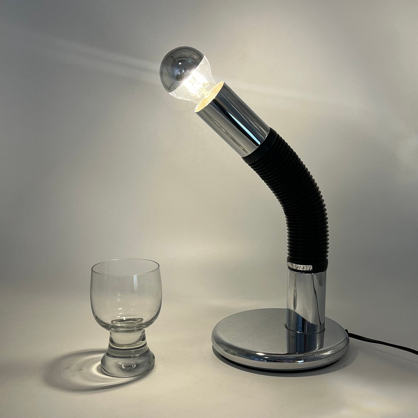 LAMPE "ELBOW" PAR E.BELLINI POUR TARGETTI SANKEY, 1970s. ITALY