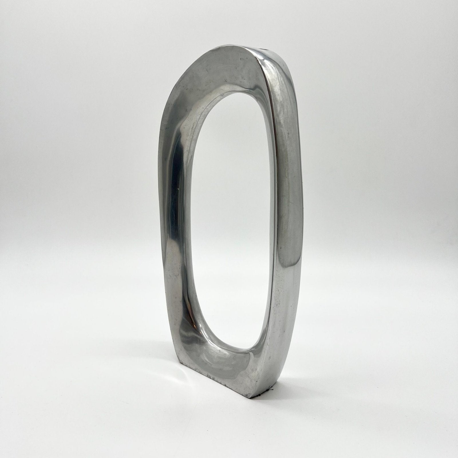 VASE SCULPTURAL FONTE D’ALUMINIUM, 1980s