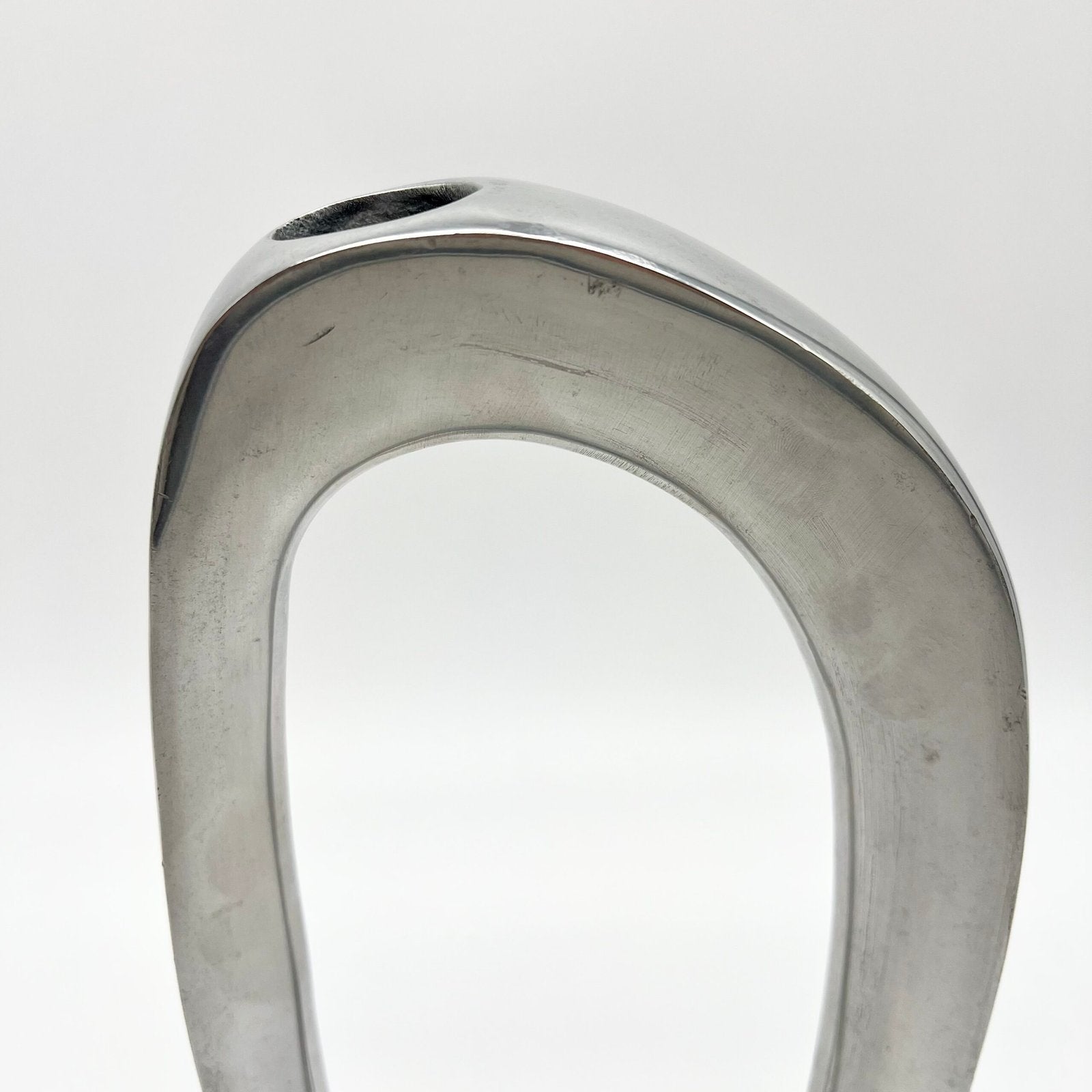 VASE SCULPTURAL FONTE D’ALUMINIUM, 1980s