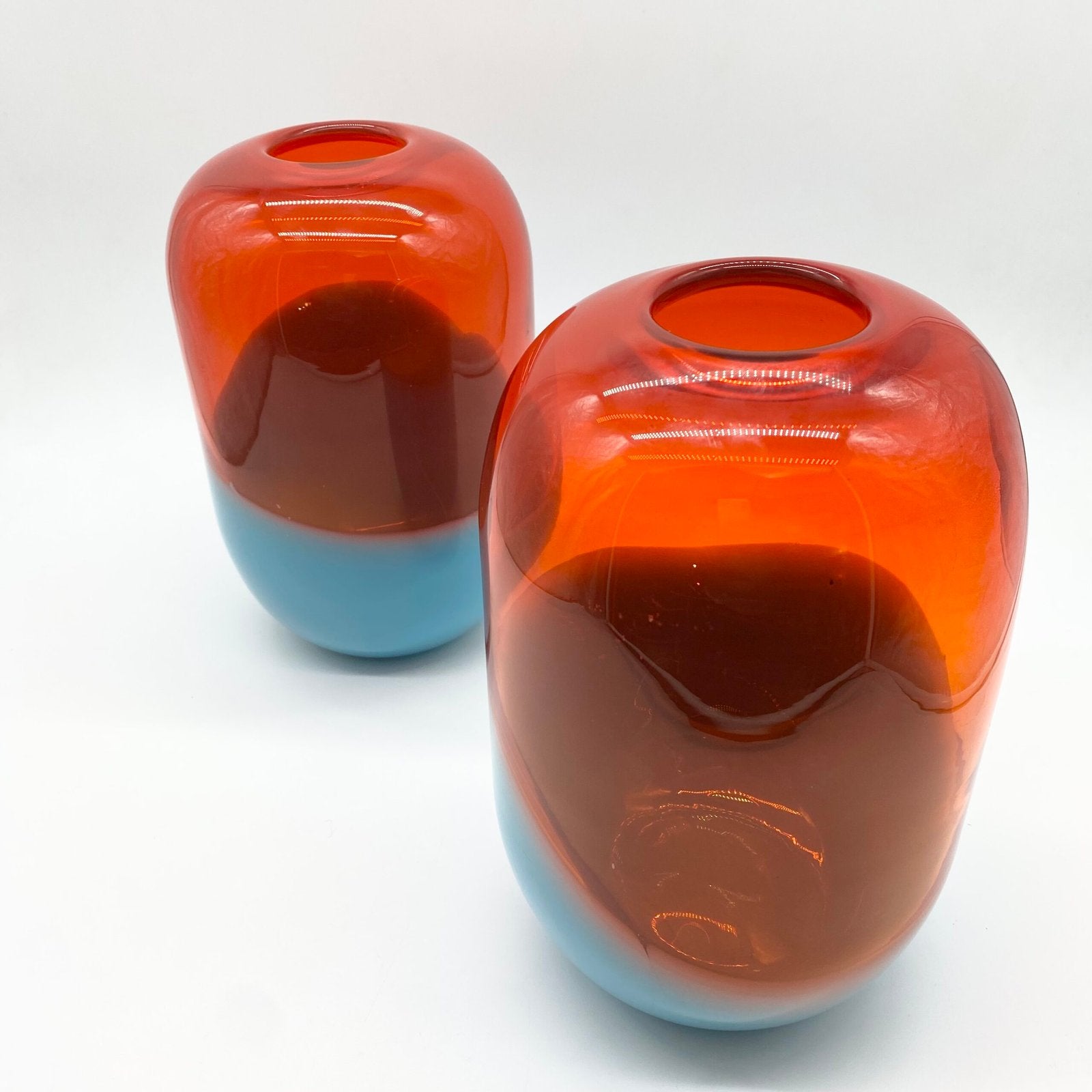 DUO DE GRANDS VASES "PILLS" VERRE SOUFFLÉ – SCANDINAVE, 1990s