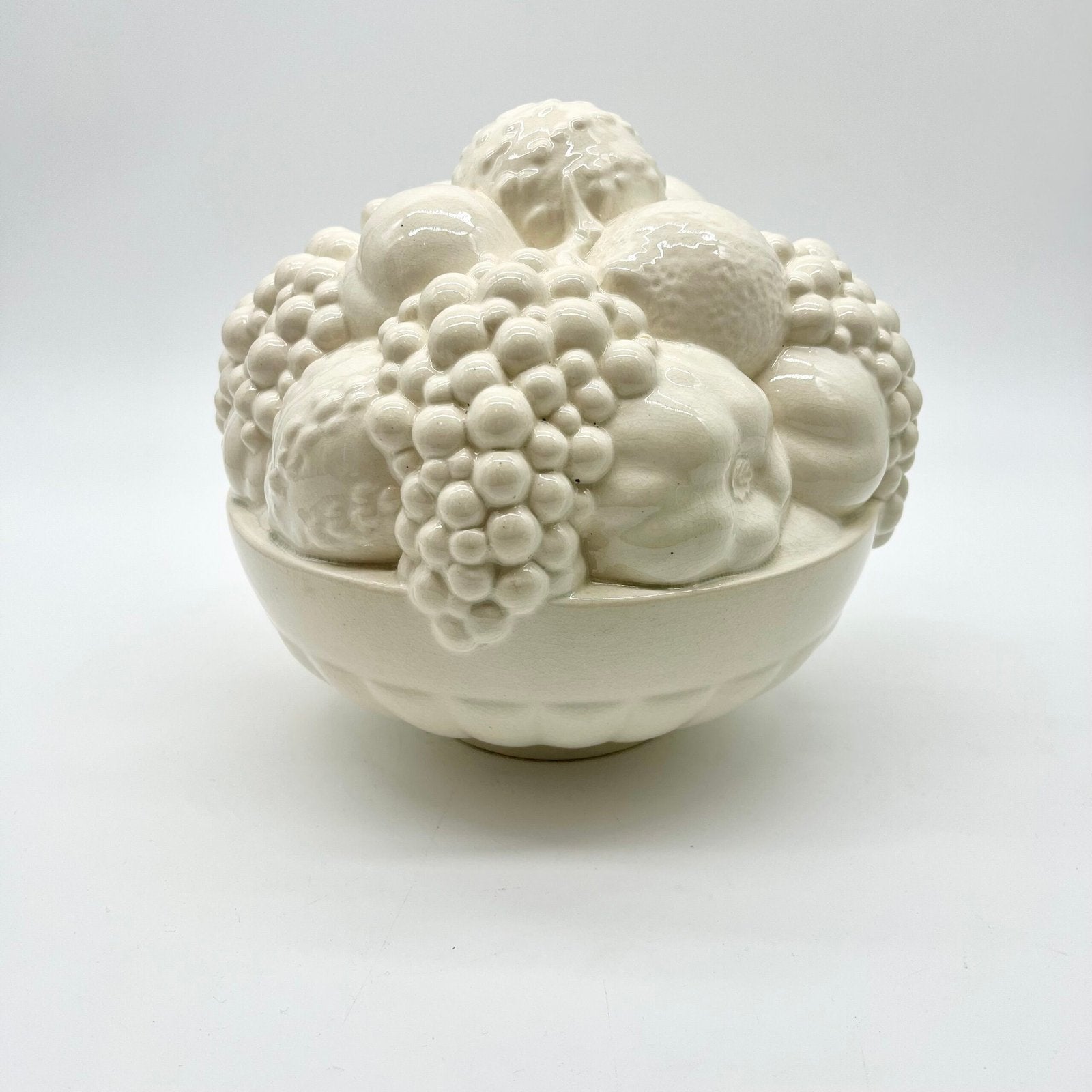 CENTRE DE TABLE “CORBEILLE DE FRUITS" - SARREGUEMINES, 1950s