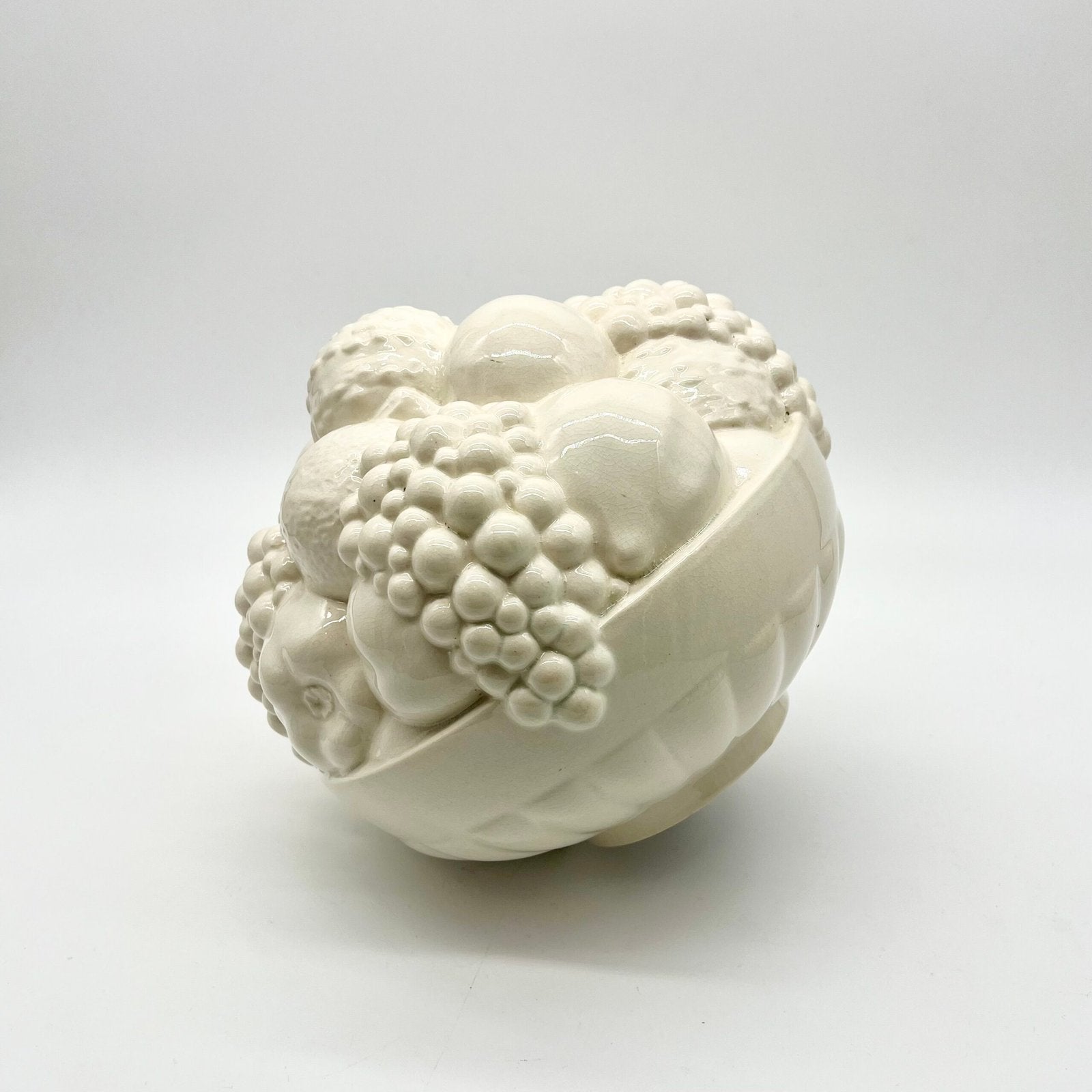 CENTRE DE TABLE “CORBEILLE DE FRUITS" - SARREGUEMINES, 1950s