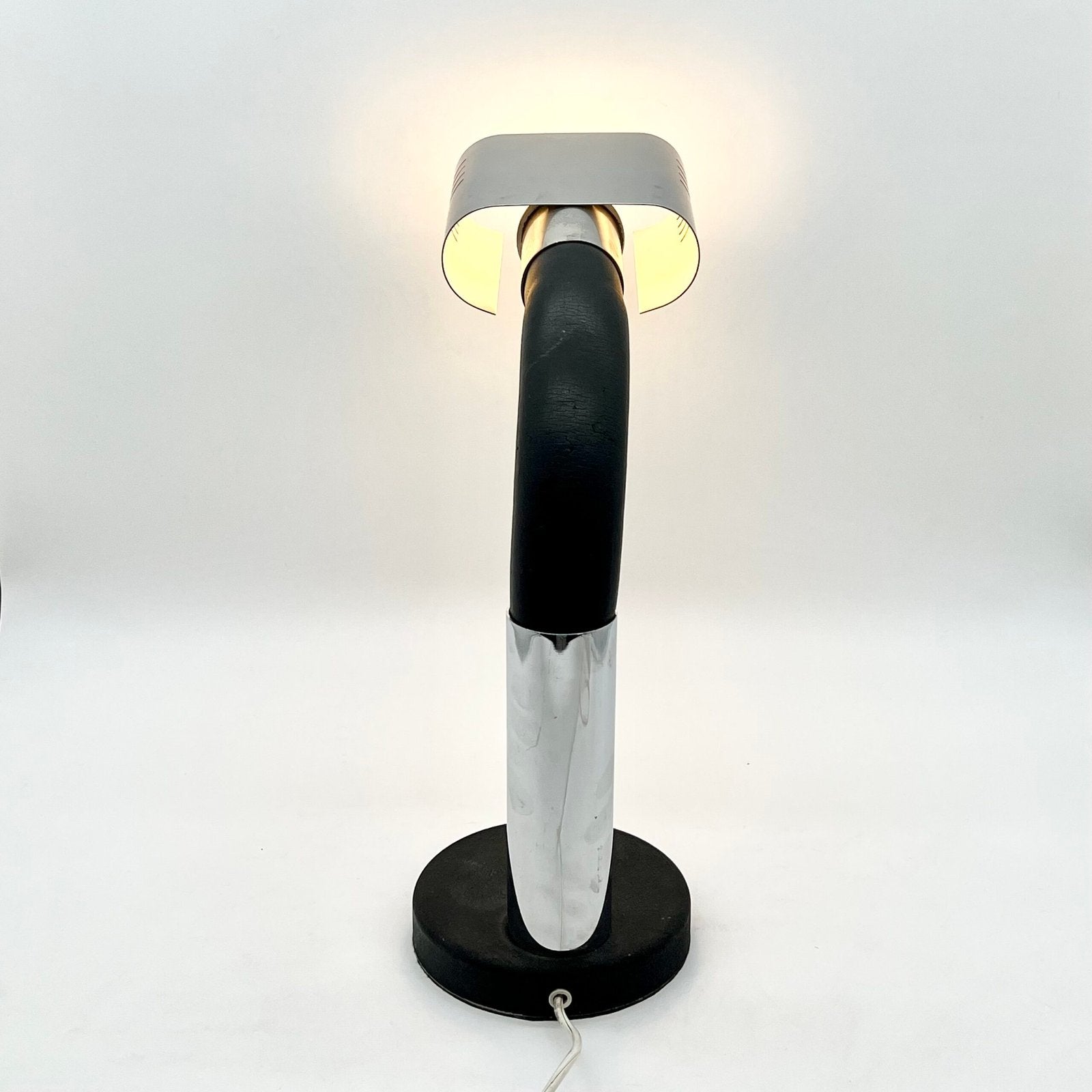 LAMPE TARGETTI CHROME ET NOIR, 1970s. ITALY