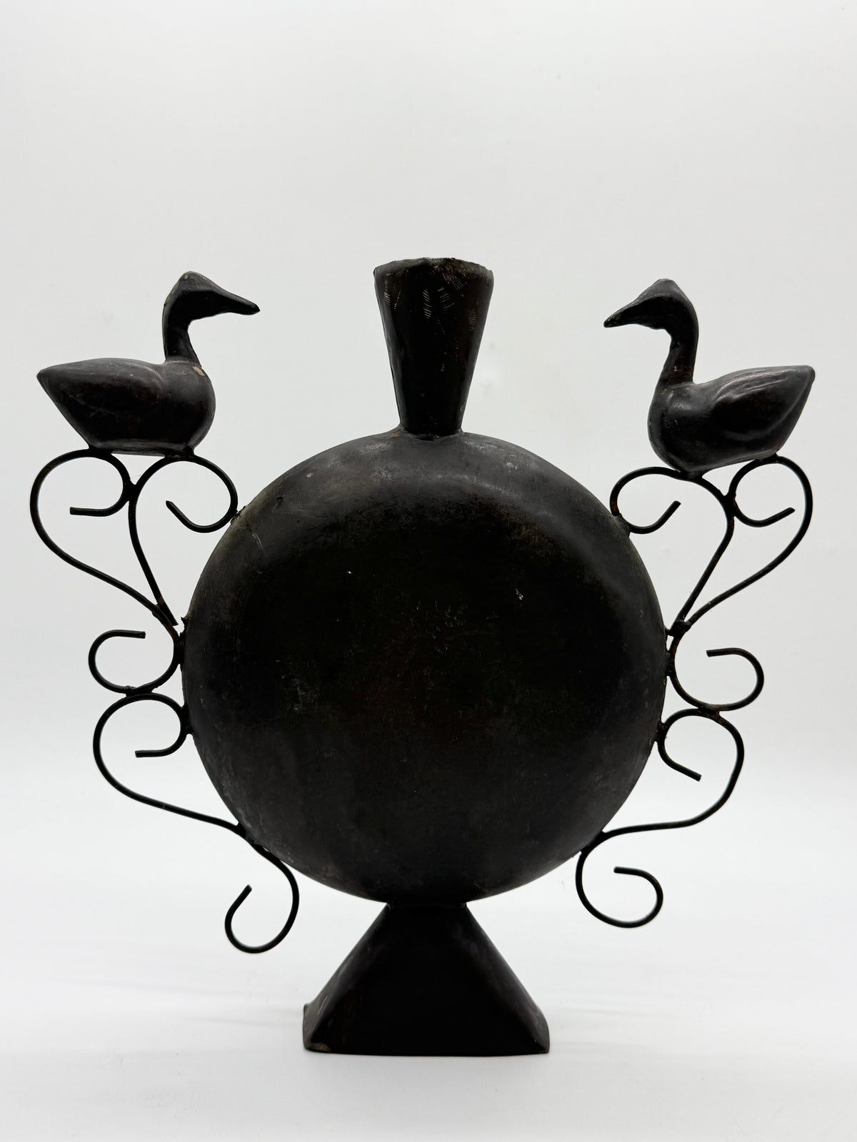 Vase aux oiseaux en métal forgé, Travail artisanal, 1960s