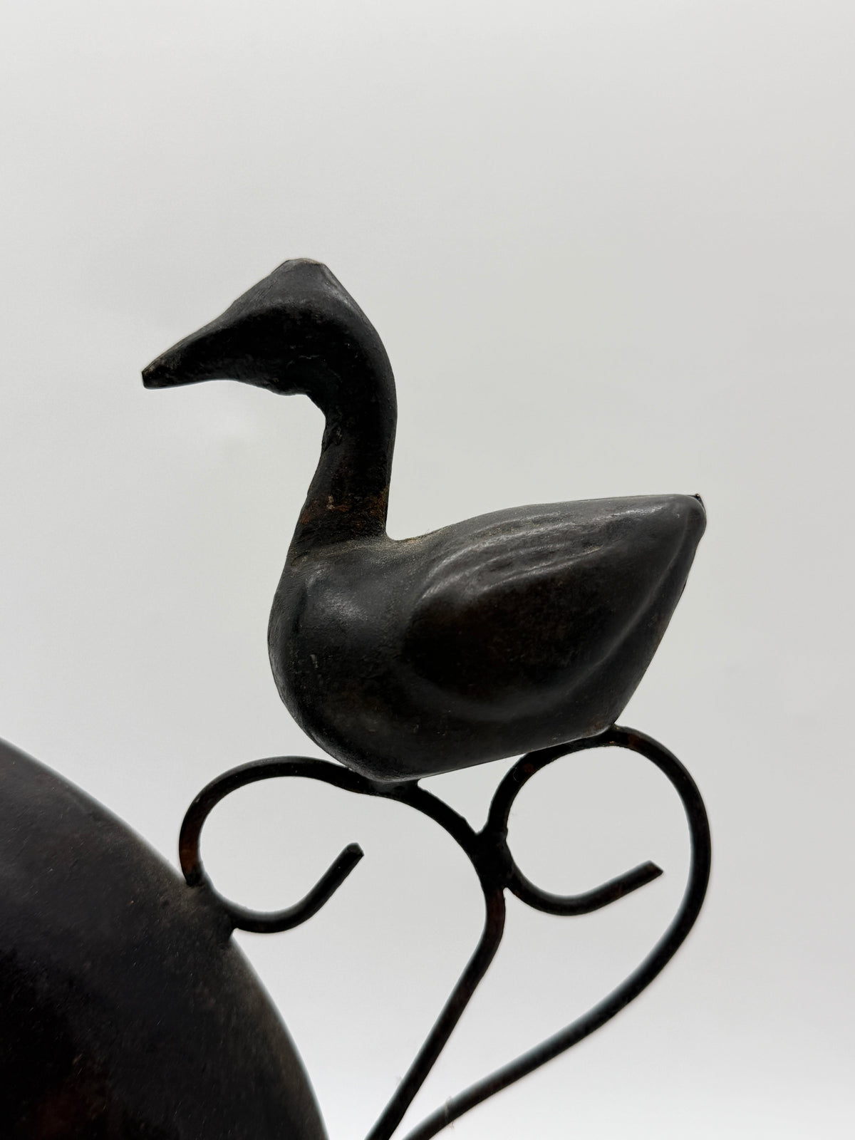 Vase aux oiseaux en métal forgé, Travail artisanal, 1960s