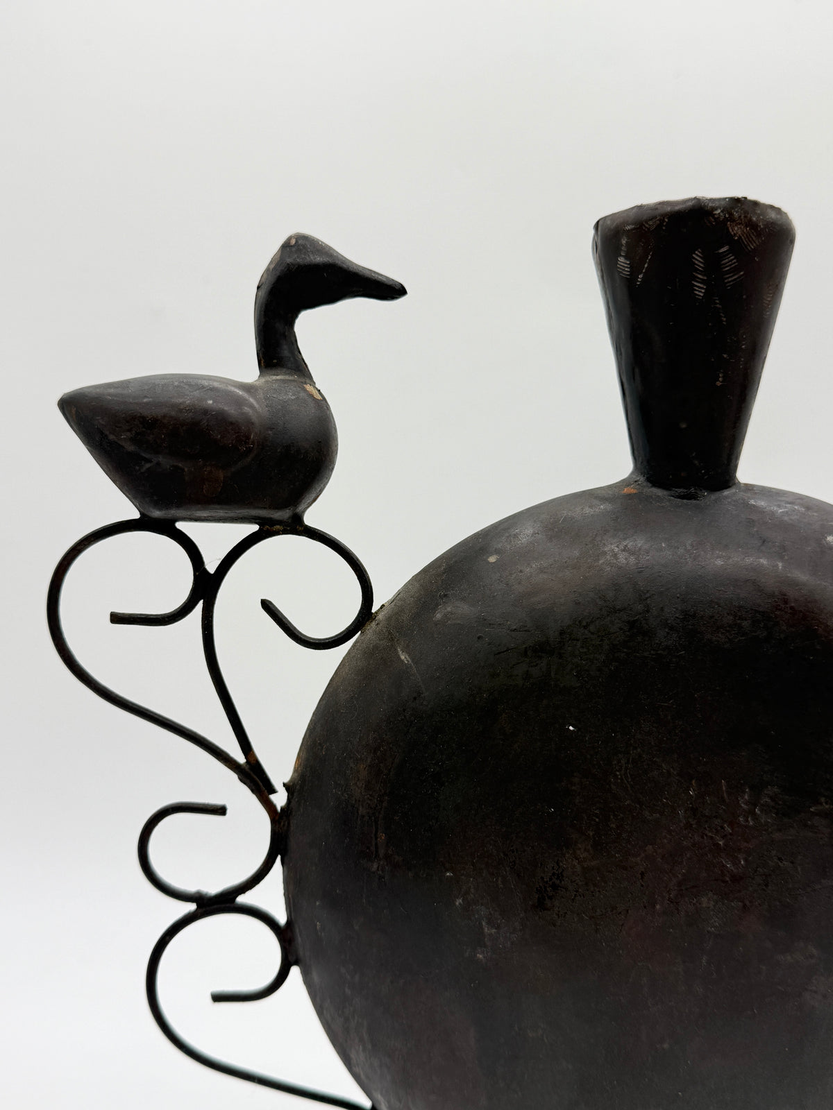 Vase aux oiseaux en métal forgé, Travail artisanal, 1960s
