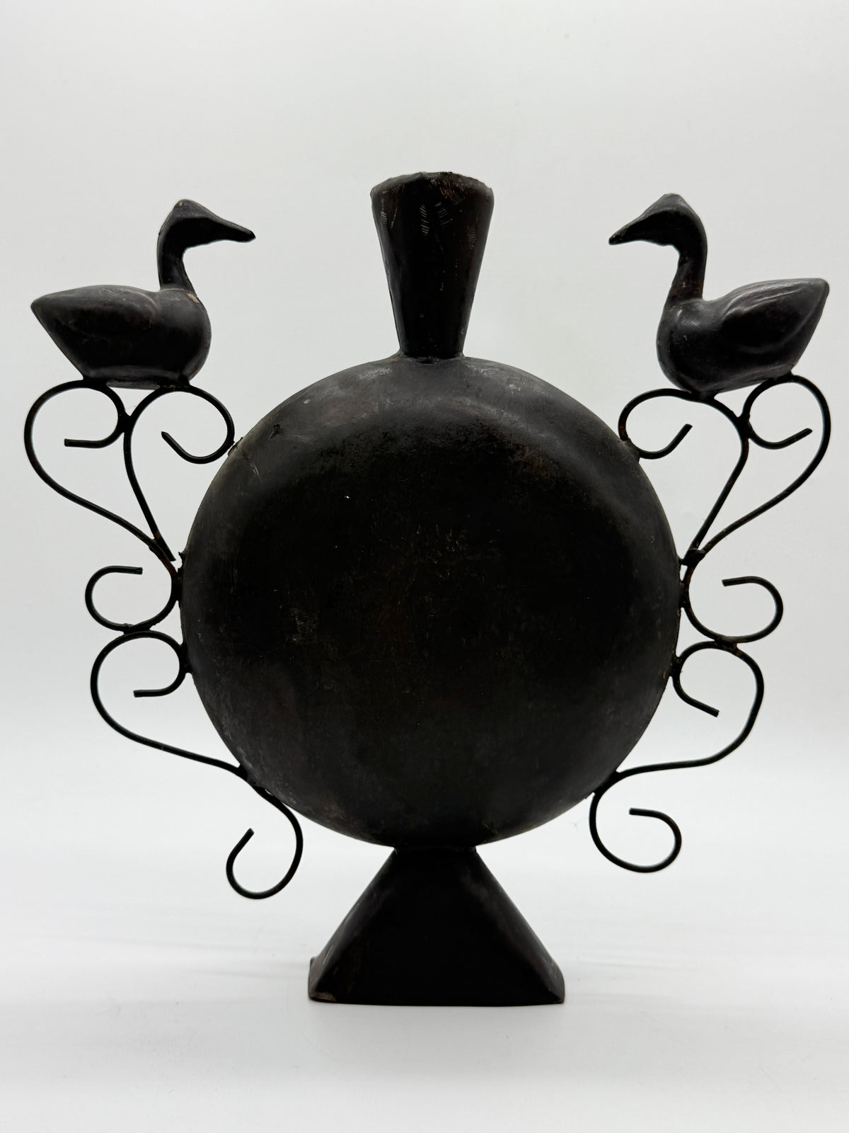 Vase aux oiseaux en métal forgé, Travail artisanal, 1960s