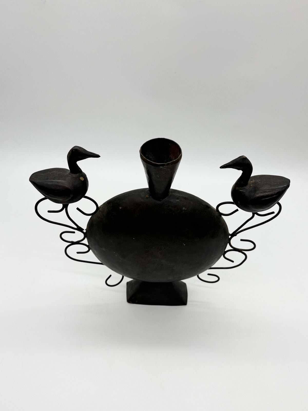 Vase aux oiseaux en métal forgé, Travail artisanal, 1960s