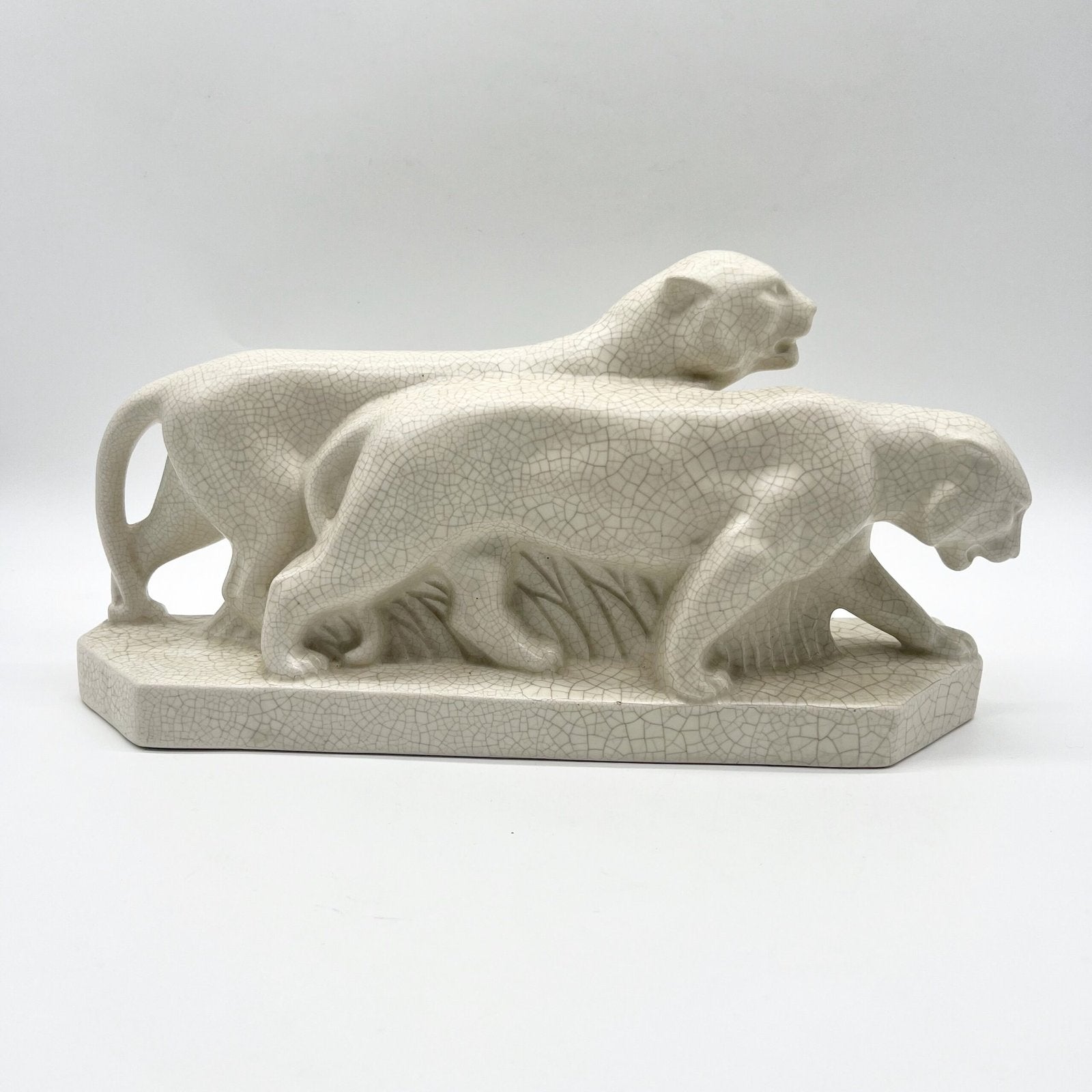 DEUX LIONNES, CERAMIQUE CRAQUELÉ, 1930