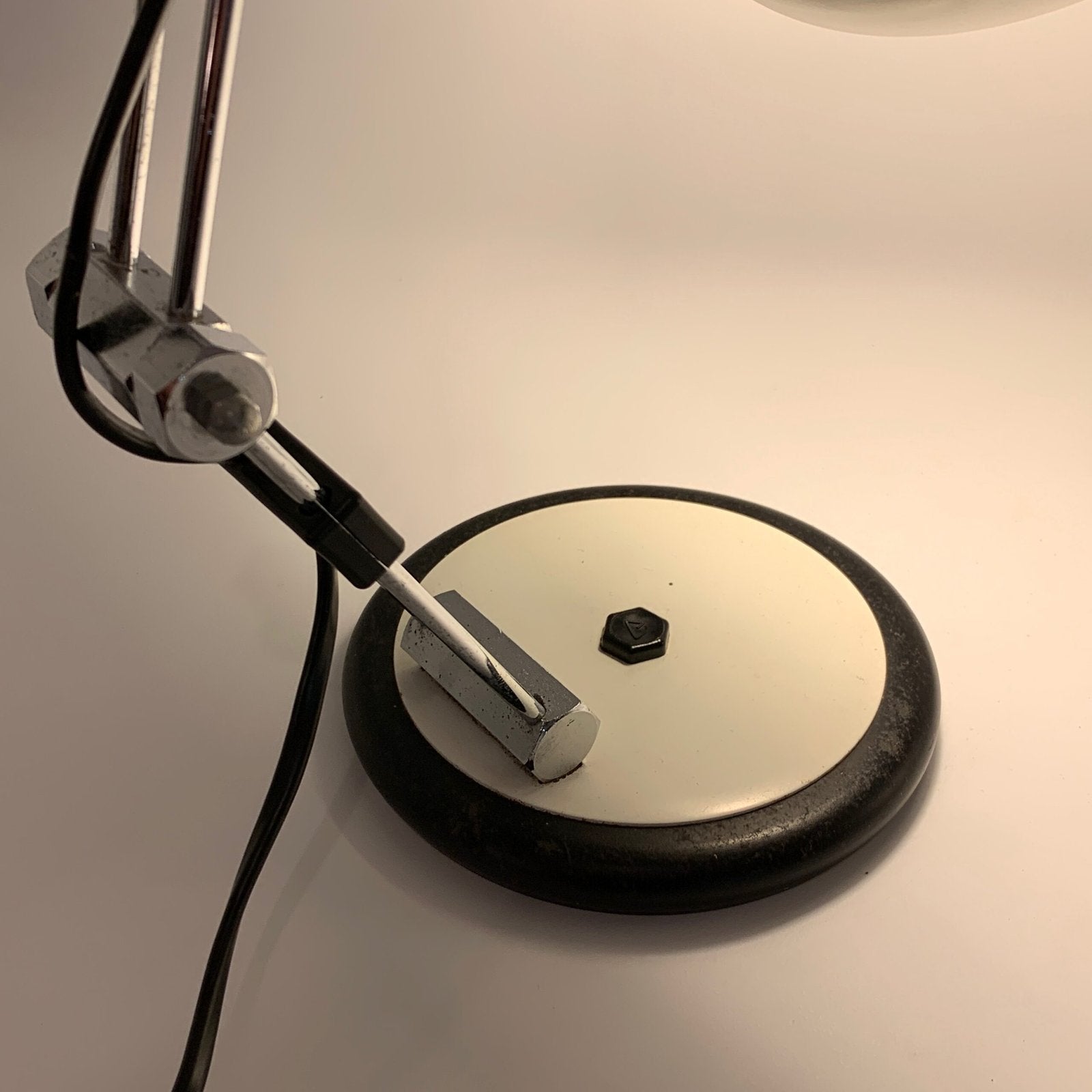 LAMPE DE BUREAU INDUSTRIEL BLANCHE ET CHROME, 1970