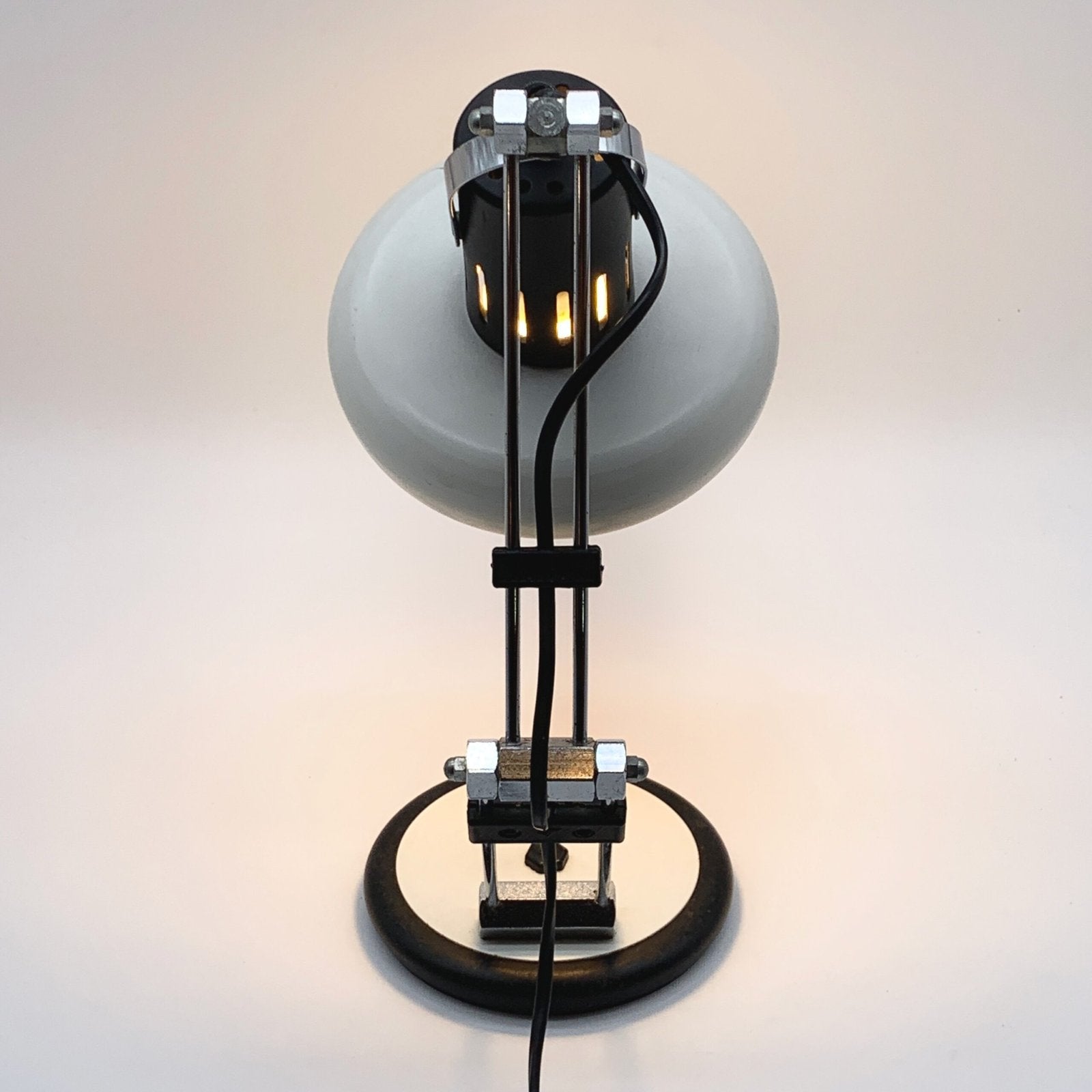 LAMPE DE BUREAU INDUSTRIEL BLANCHE ET CHROME, 1970