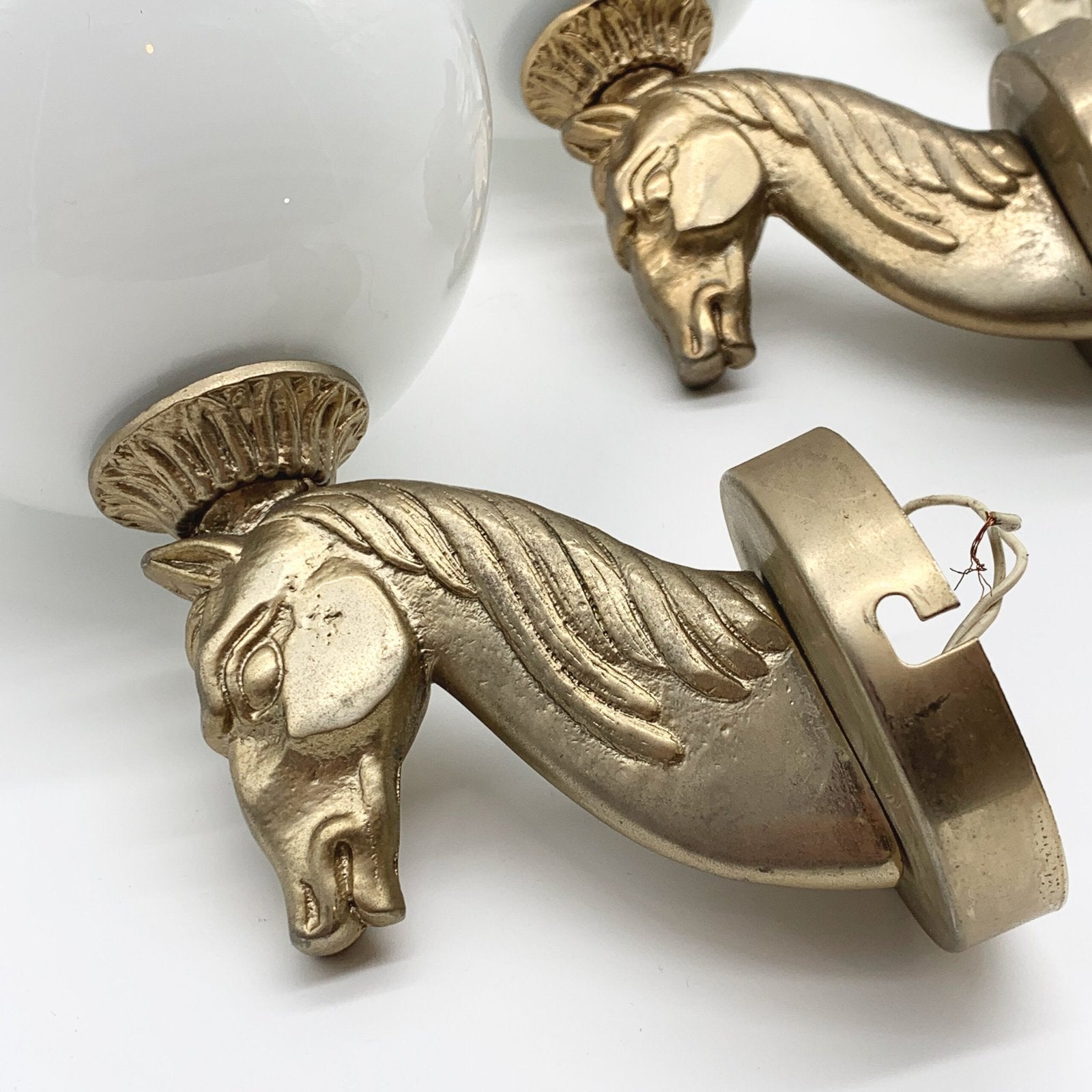 TRIO D'APPLIQUES À CHEVAL "HOLLYWOOD REGENCY" EN LAITON, 1950s
