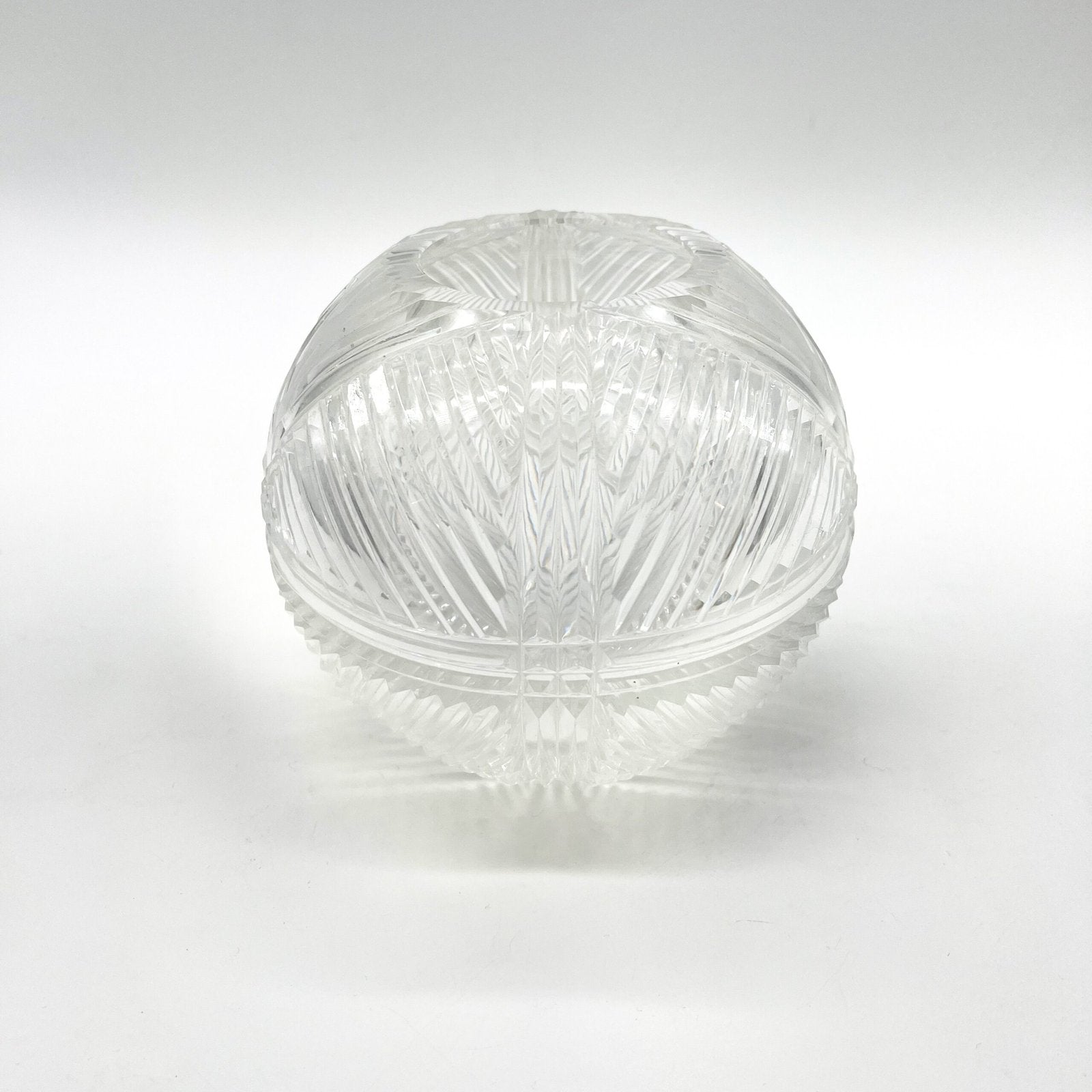 VASE BOULE EN VERRE SCULPTE, ART NOUVEAU