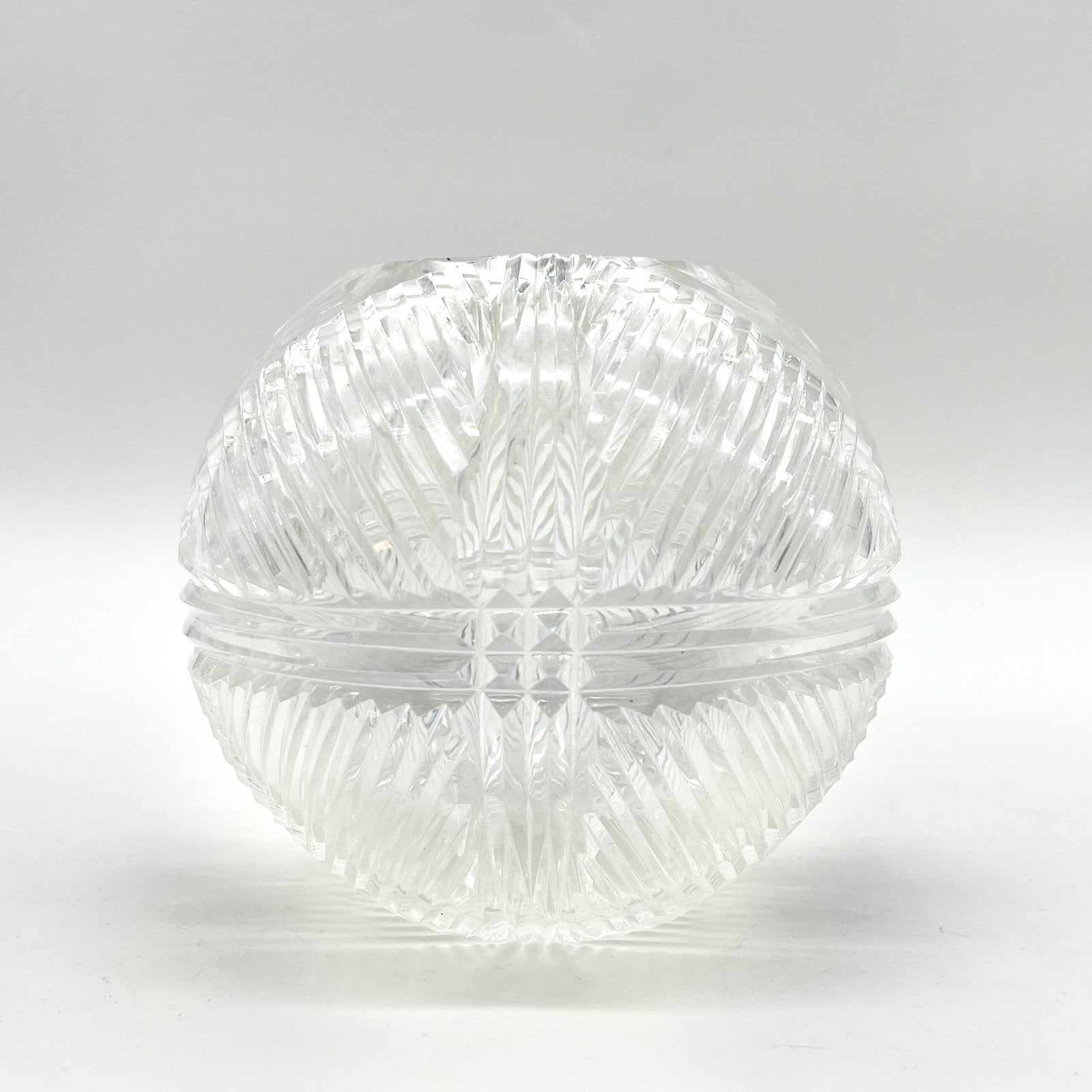 VASE BOULE EN VERRE SCULPTE, ART NOUVEAU