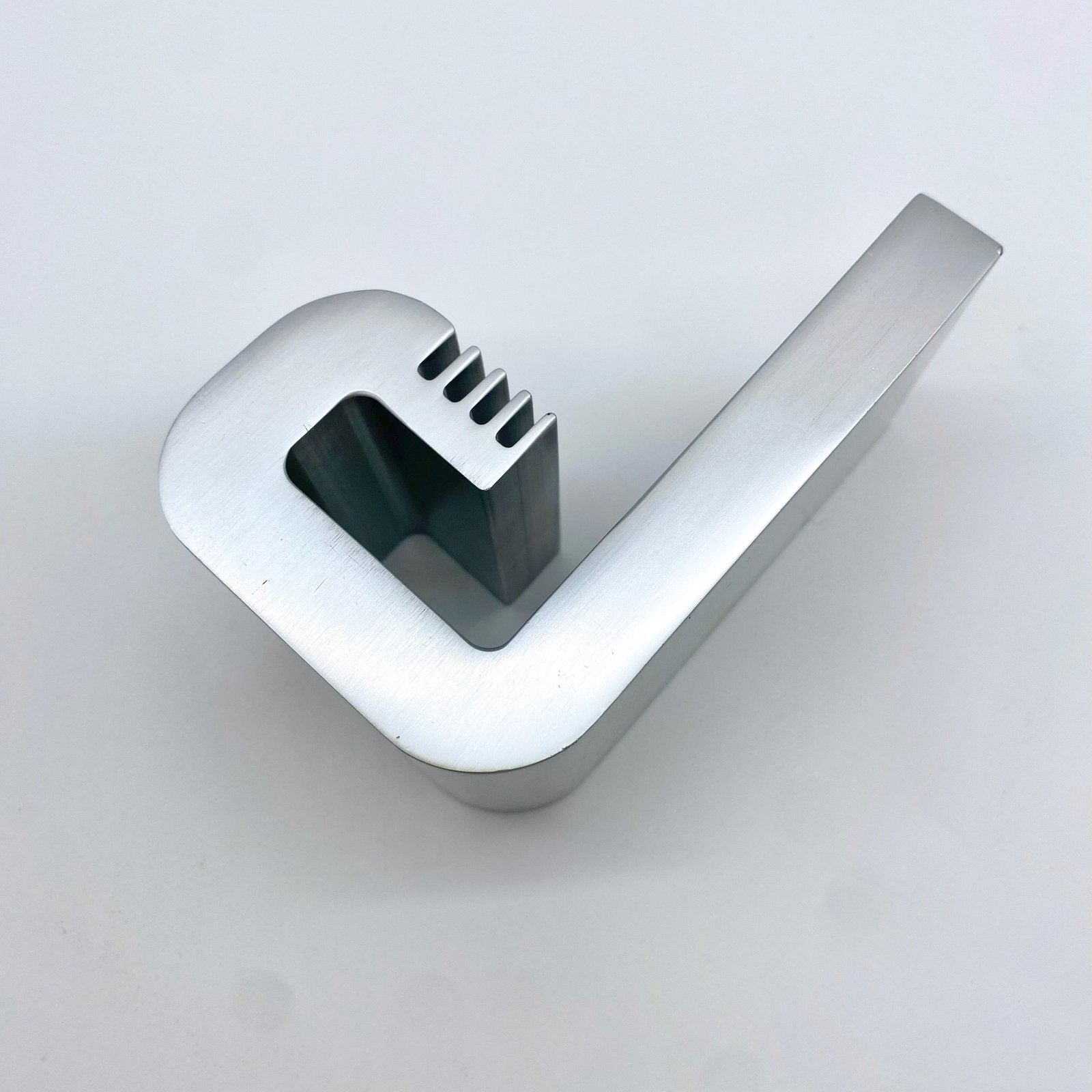 PORTE-STYLO / PRESSE-PAPIER - ALUMINIUM PAR PIERRE VANDEL – 1970s