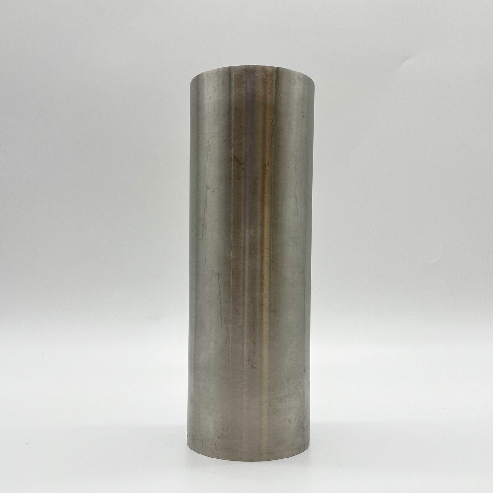 VASE ROULEAU / PIQUE-FLEURS INTÉGRÉ – ALUMINIUM BROSSÉ, 1970s