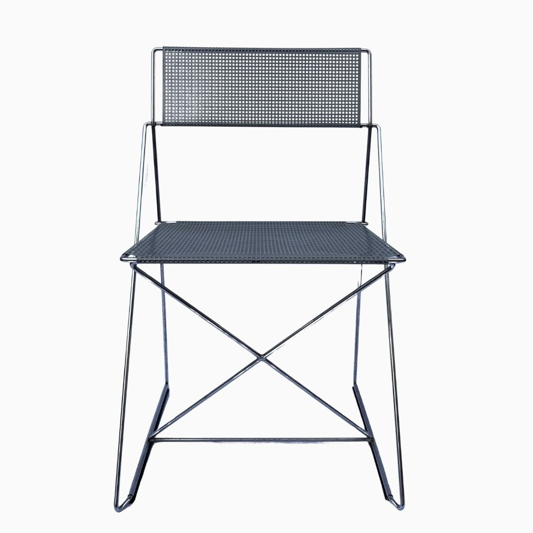 CHAISE X-LINE PAR NIELS JORGEN HAUGESEN POUR MAGIS, 1970