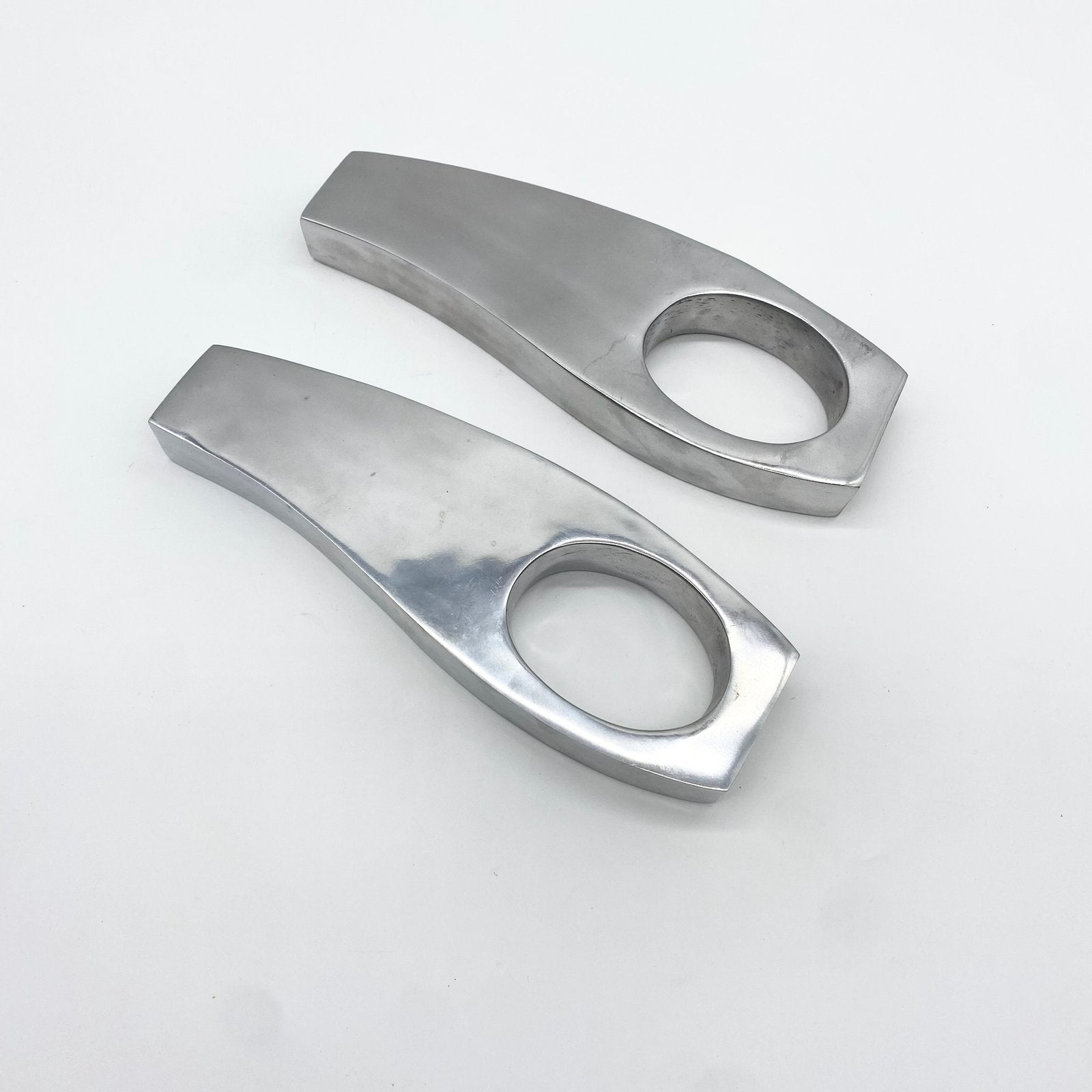 PAIRE DE VASES SCULPTURAUX/ FONTE D’ALUMINIUM –1970s