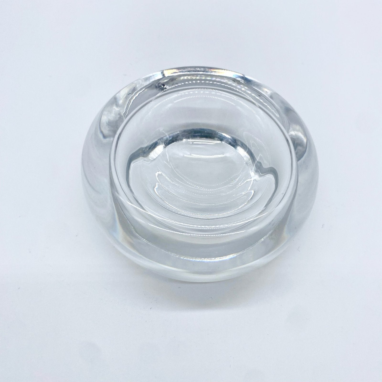 CENDRIER MODERNISTE "GALET POLI" / CRISTAL – BACCARAT