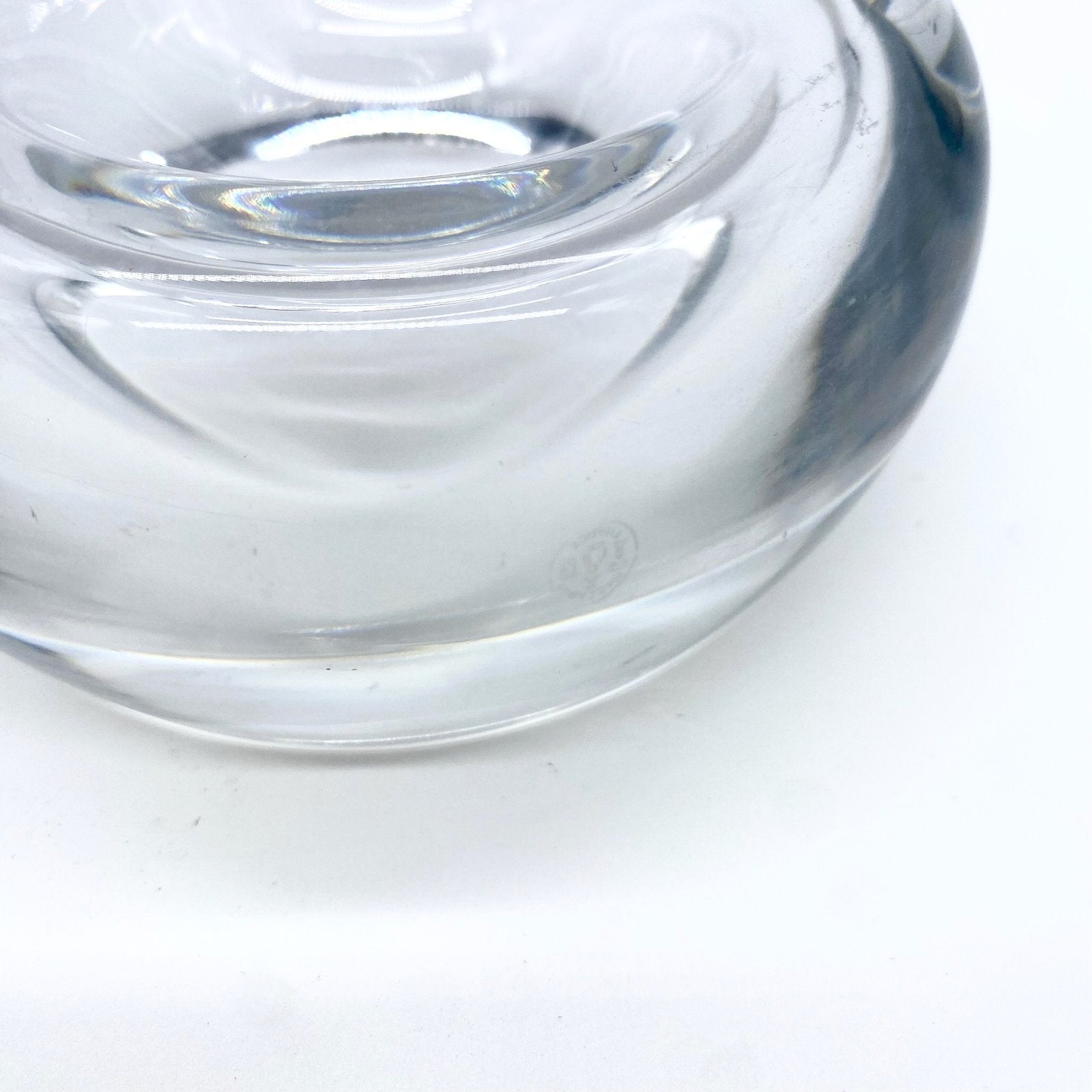 CENDRIER MODERNISTE "GALET POLI" / CRISTAL – BACCARAT