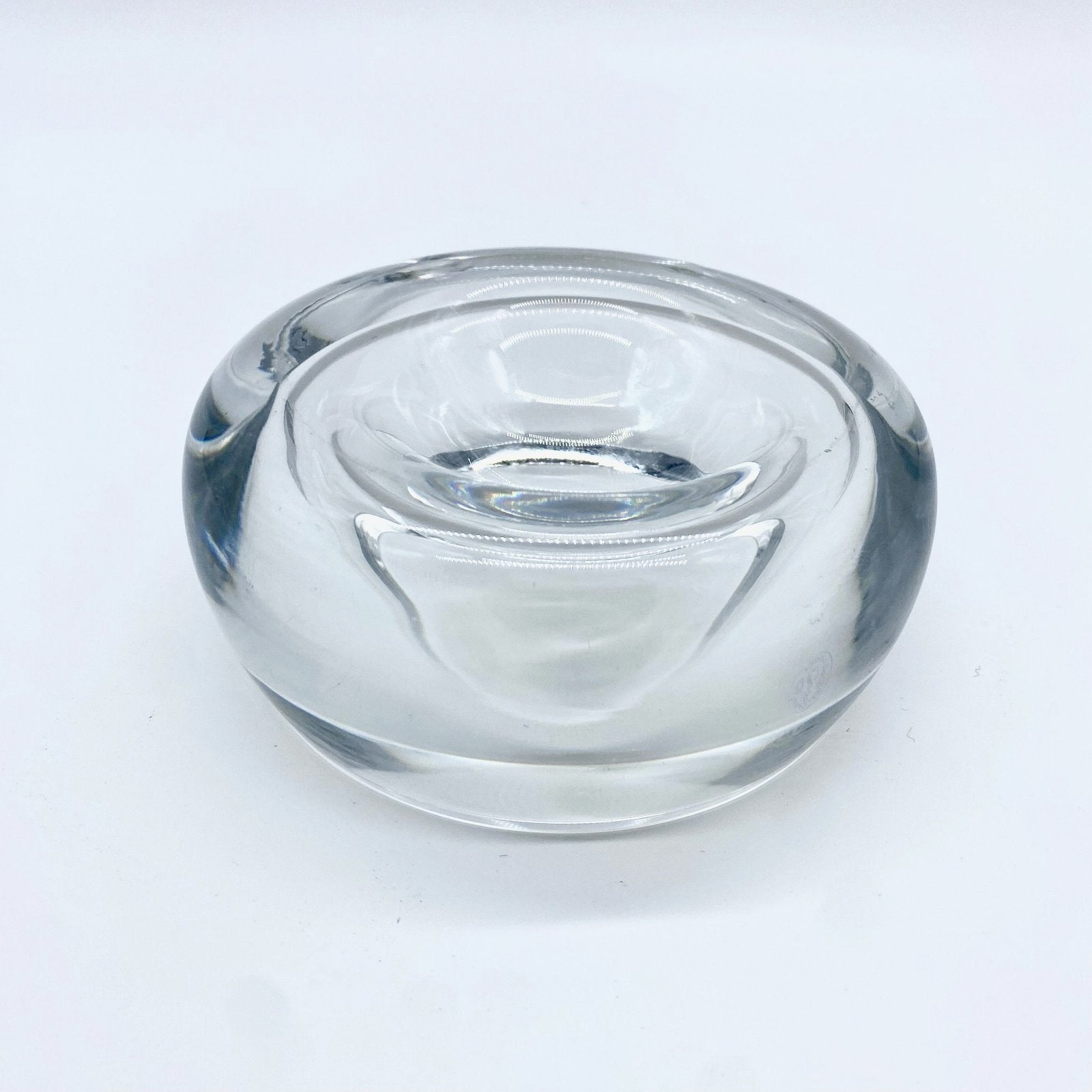 CENDRIER MODERNISTE "GALET POLI" / CRISTAL – BACCARAT