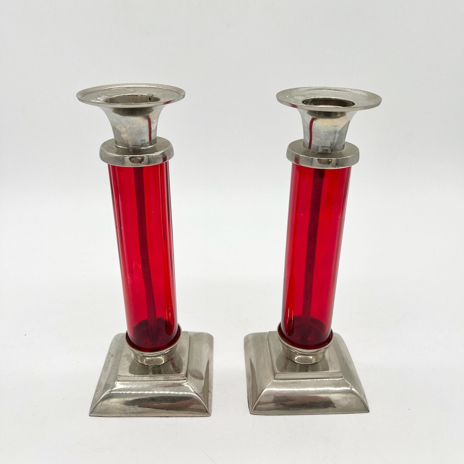 PAIRE DE BOUGEOIRS ROUGES POST BAUHAUS, 1930-50