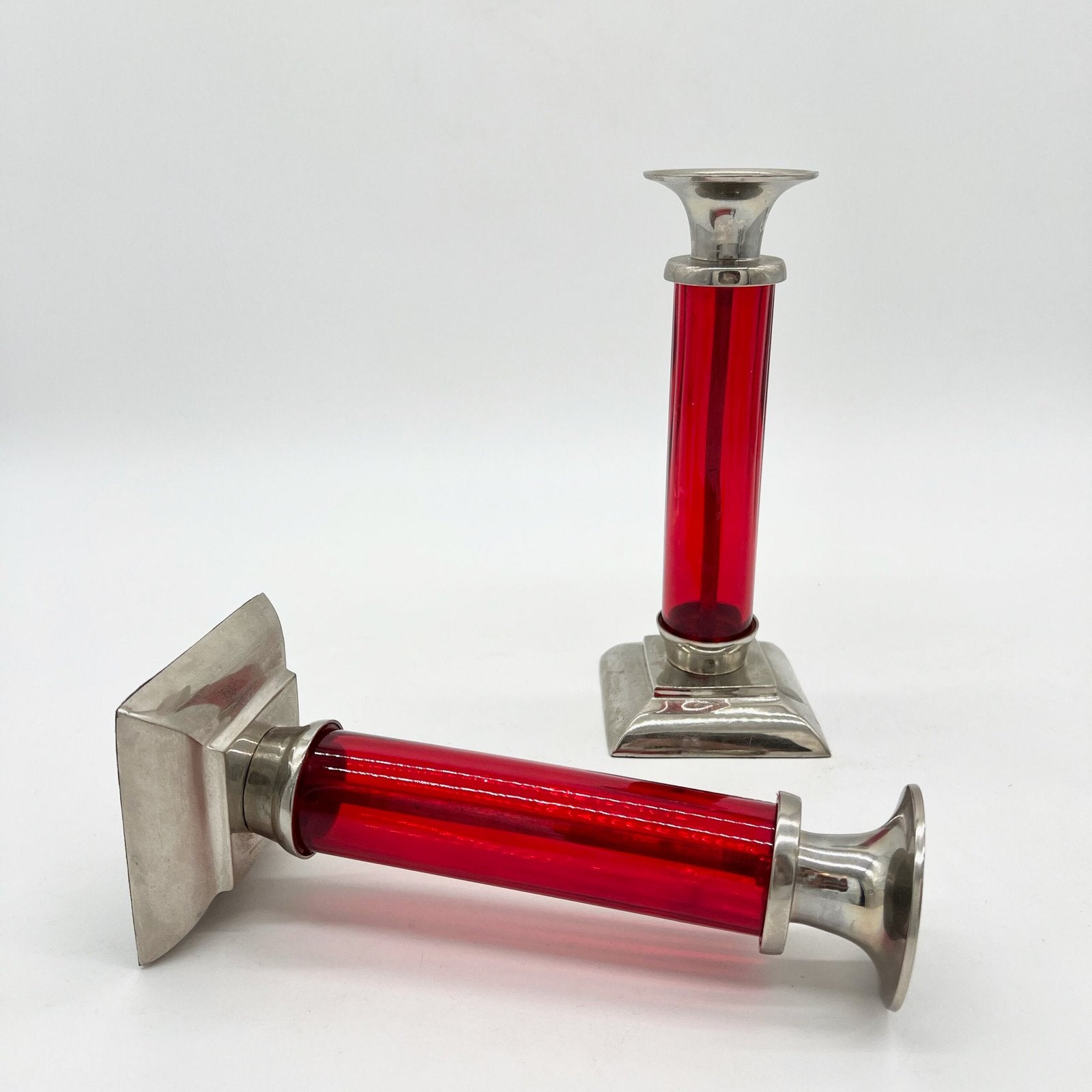 PAIRE DE BOUGEOIRS ROUGES POST BAUHAUS, 1930-50