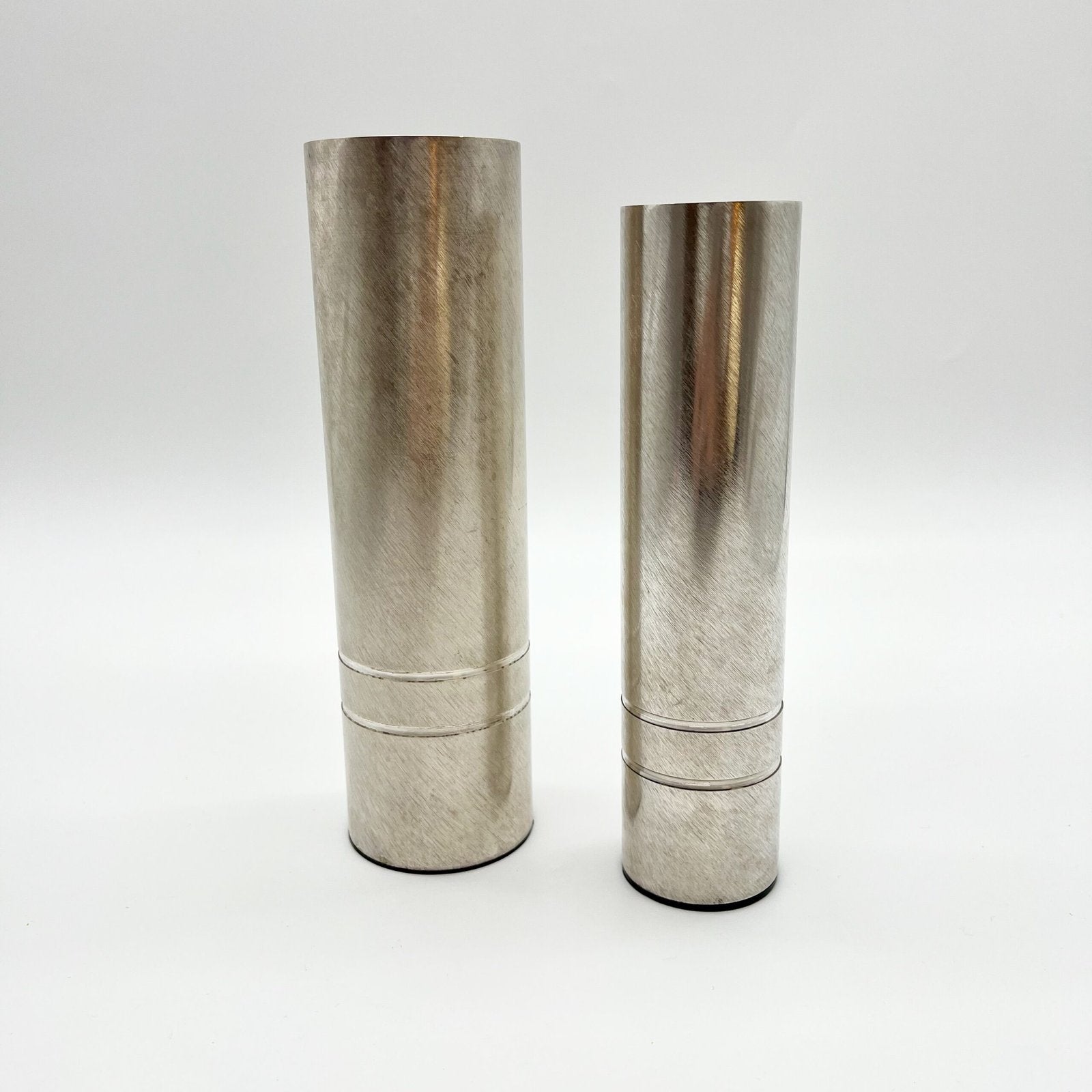 PAIRE DE VASES ROULEAUX / ALUMINIUM PAR "BSF" – ALLEMAGNE, 1960s