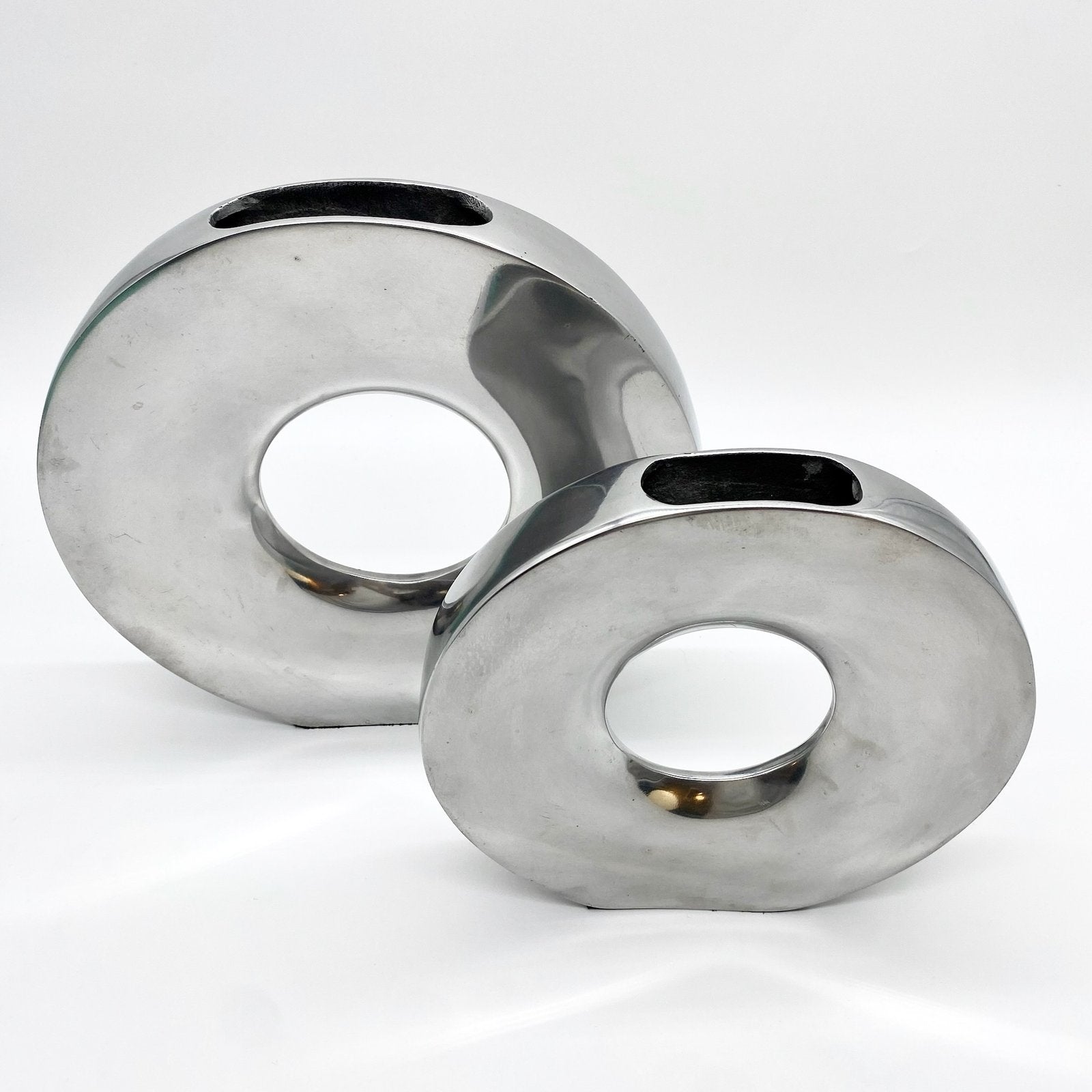 PAIRE DE VASES "DONUTS" / FONTE D’ALUMINIUM – 1970s ITALY
