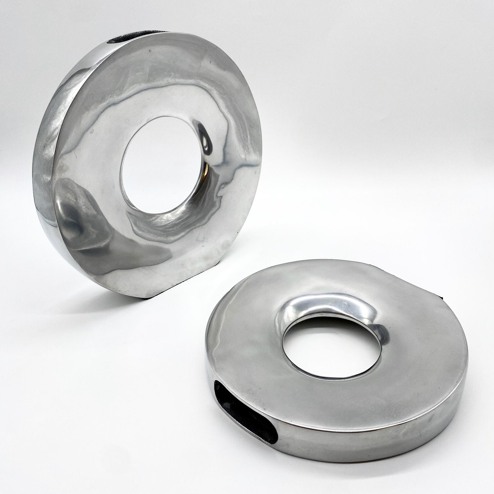 PAIRE DE VASES "DONUTS" / FONTE D’ALUMINIUM – 1970s ITALY