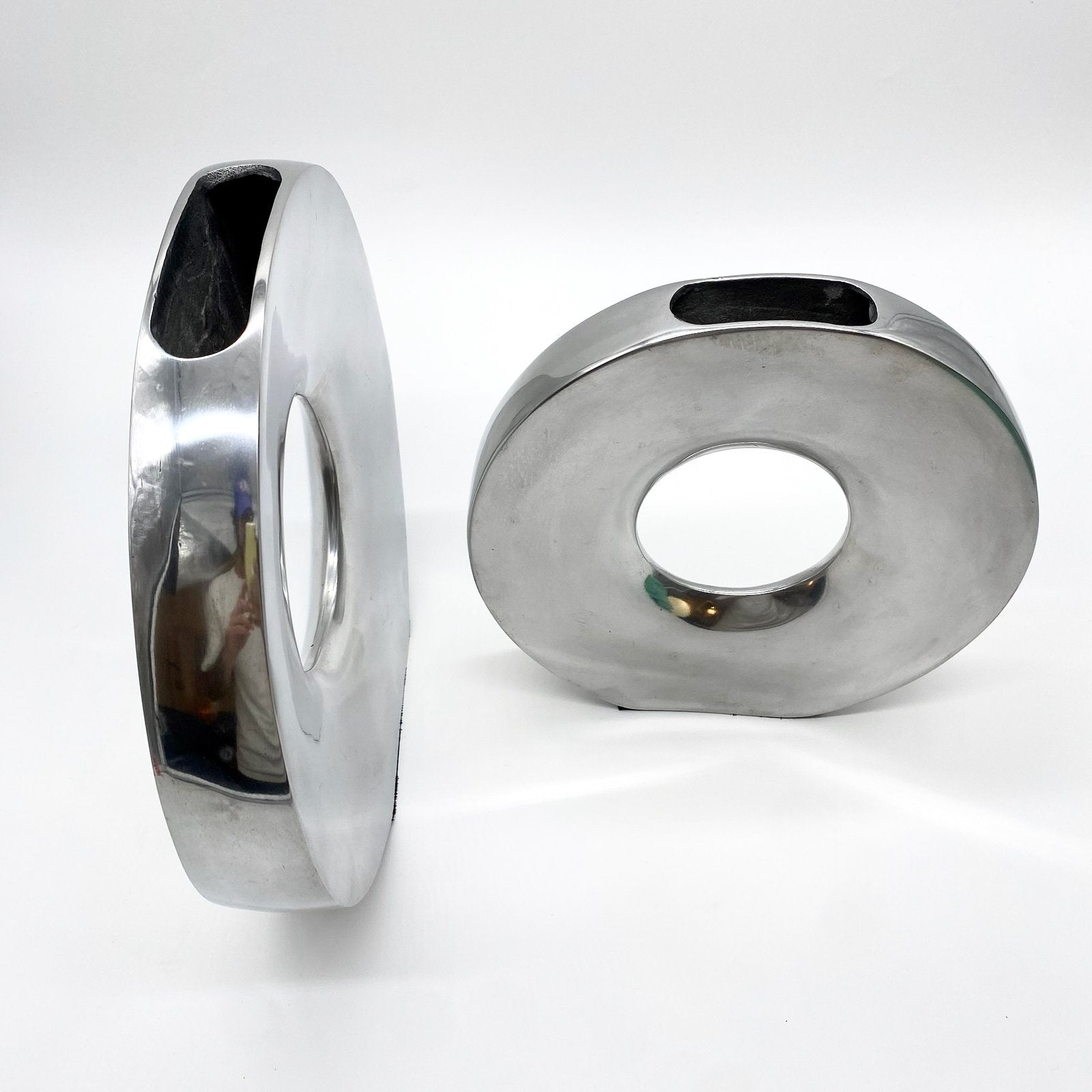 PAIRE DE VASES "DONUTS" / FONTE D’ALUMINIUM – 1970s ITALY