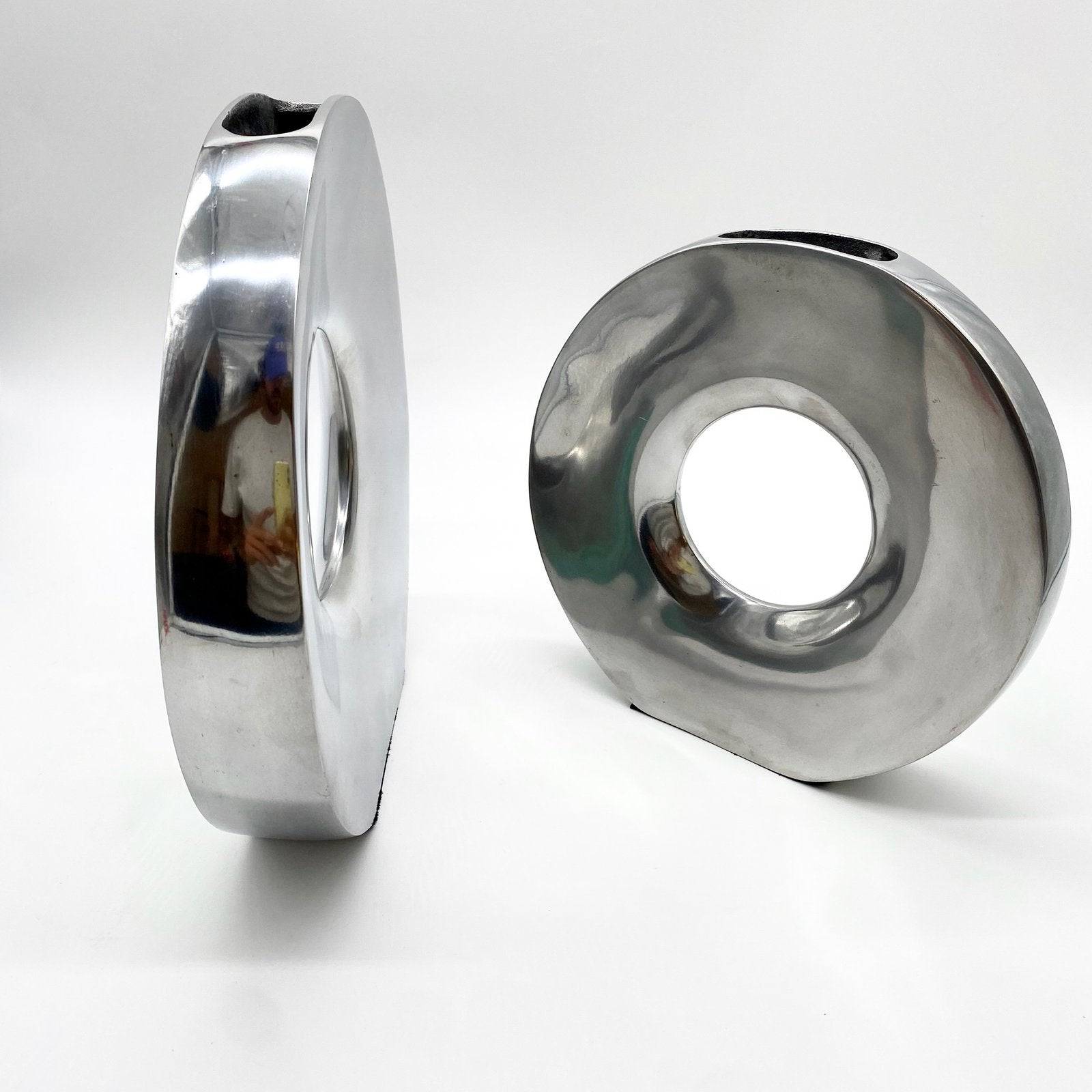 PAIRE DE VASES "DONUTS" / FONTE D’ALUMINIUM – 1970s ITALY