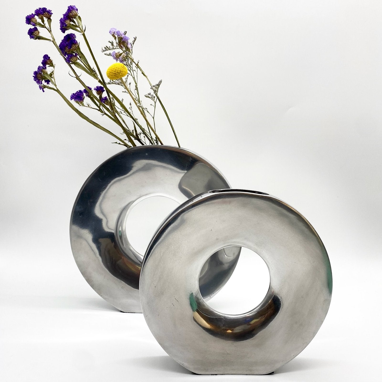 PAIRE DE VASES "DONUTS" / FONTE D’ALUMINIUM – 1970s ITALY