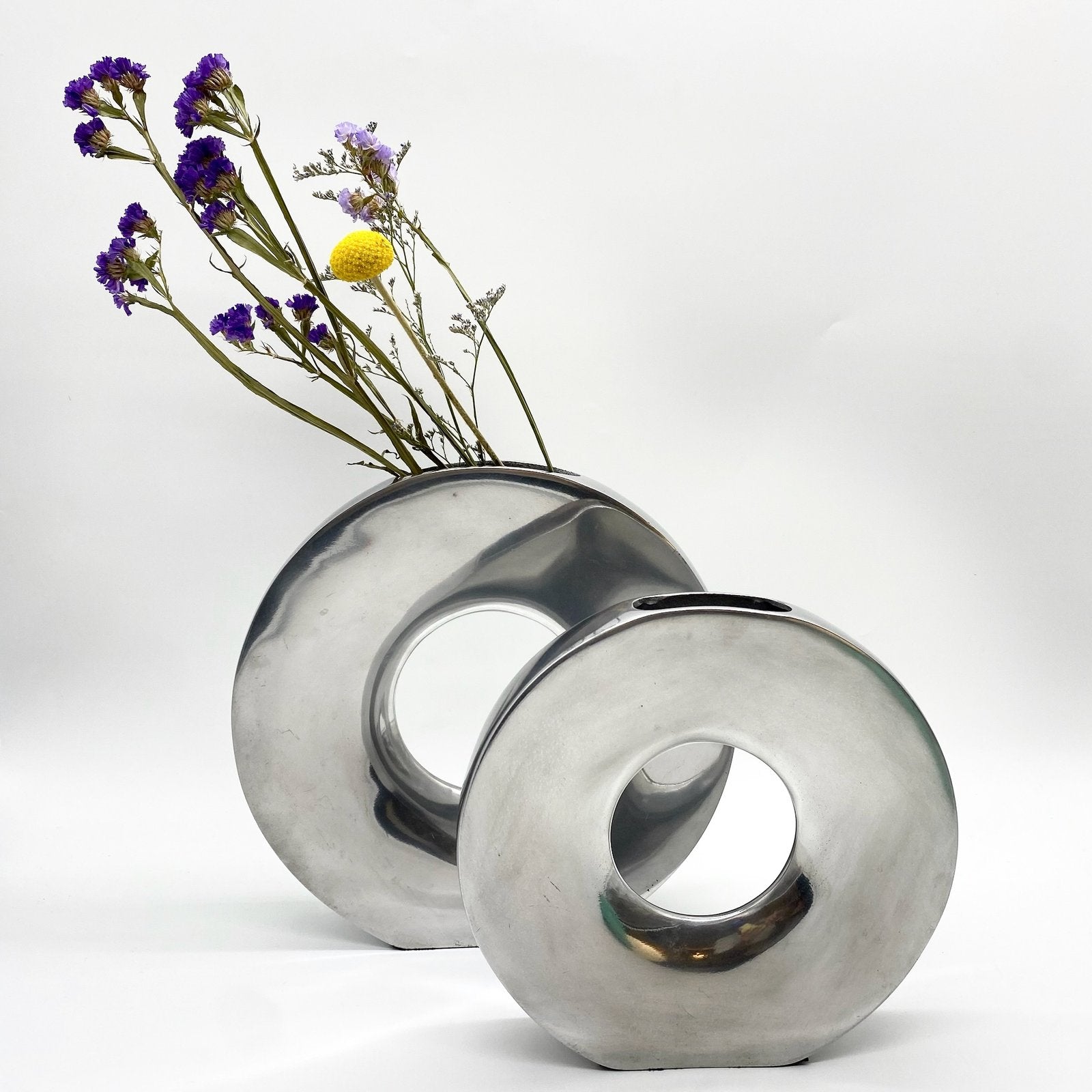 PAIRE DE VASES "DONUTS" / FONTE D’ALUMINIUM – 1970s ITALY
