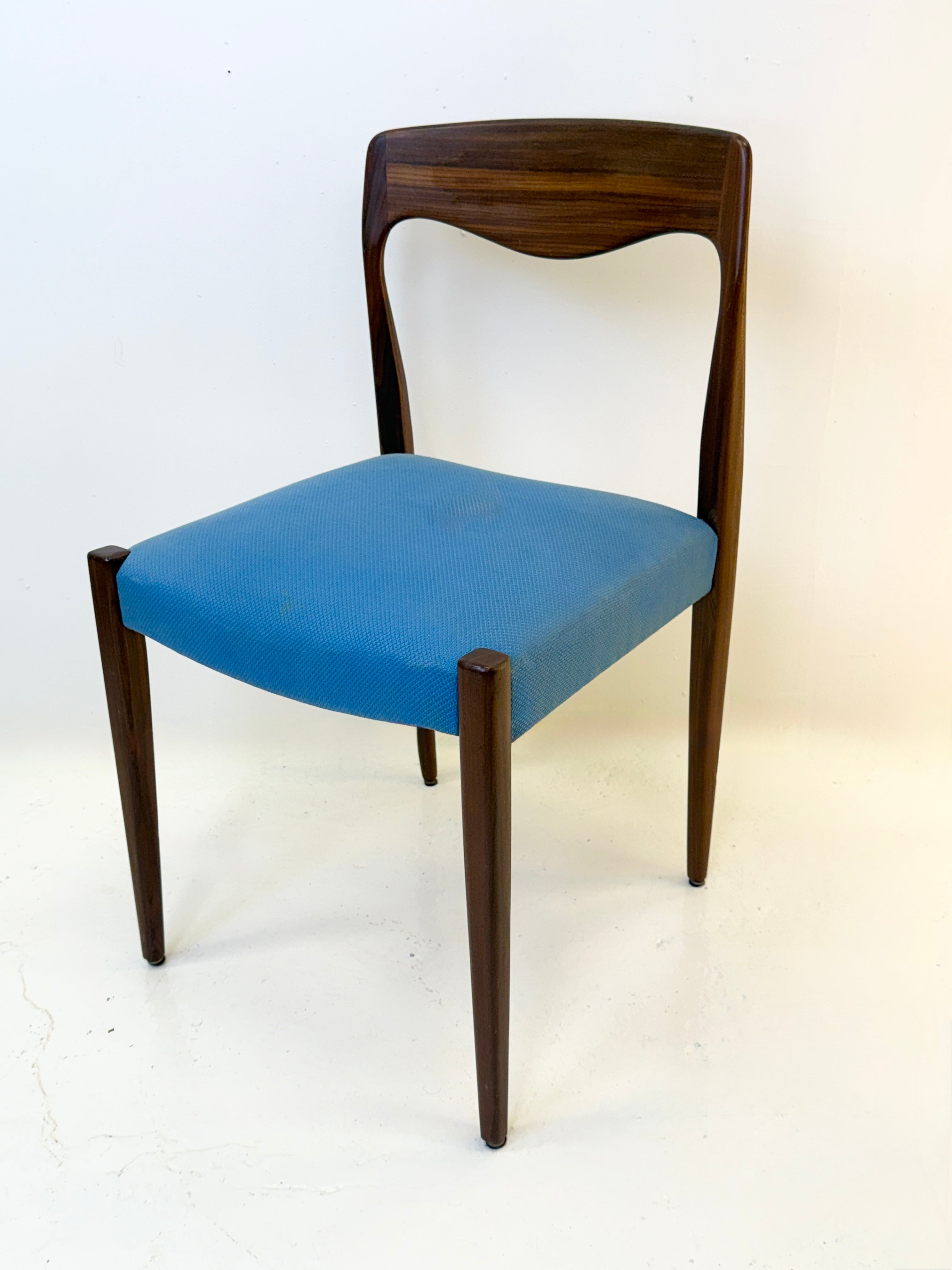 SUITE DE 4 CHAISES SCANDINAVES, 1960s